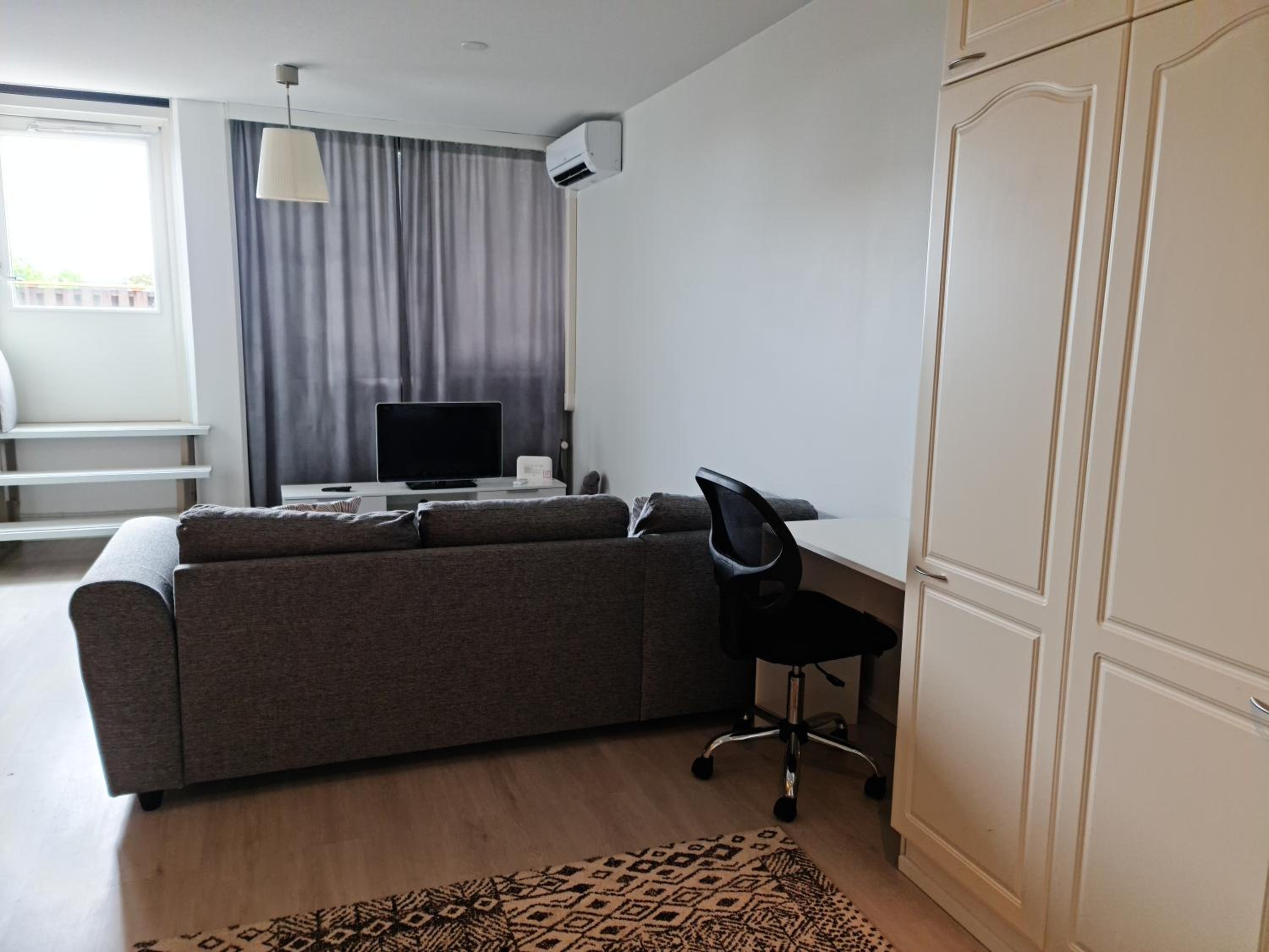 One-Bedroom Apartment - Photo 7