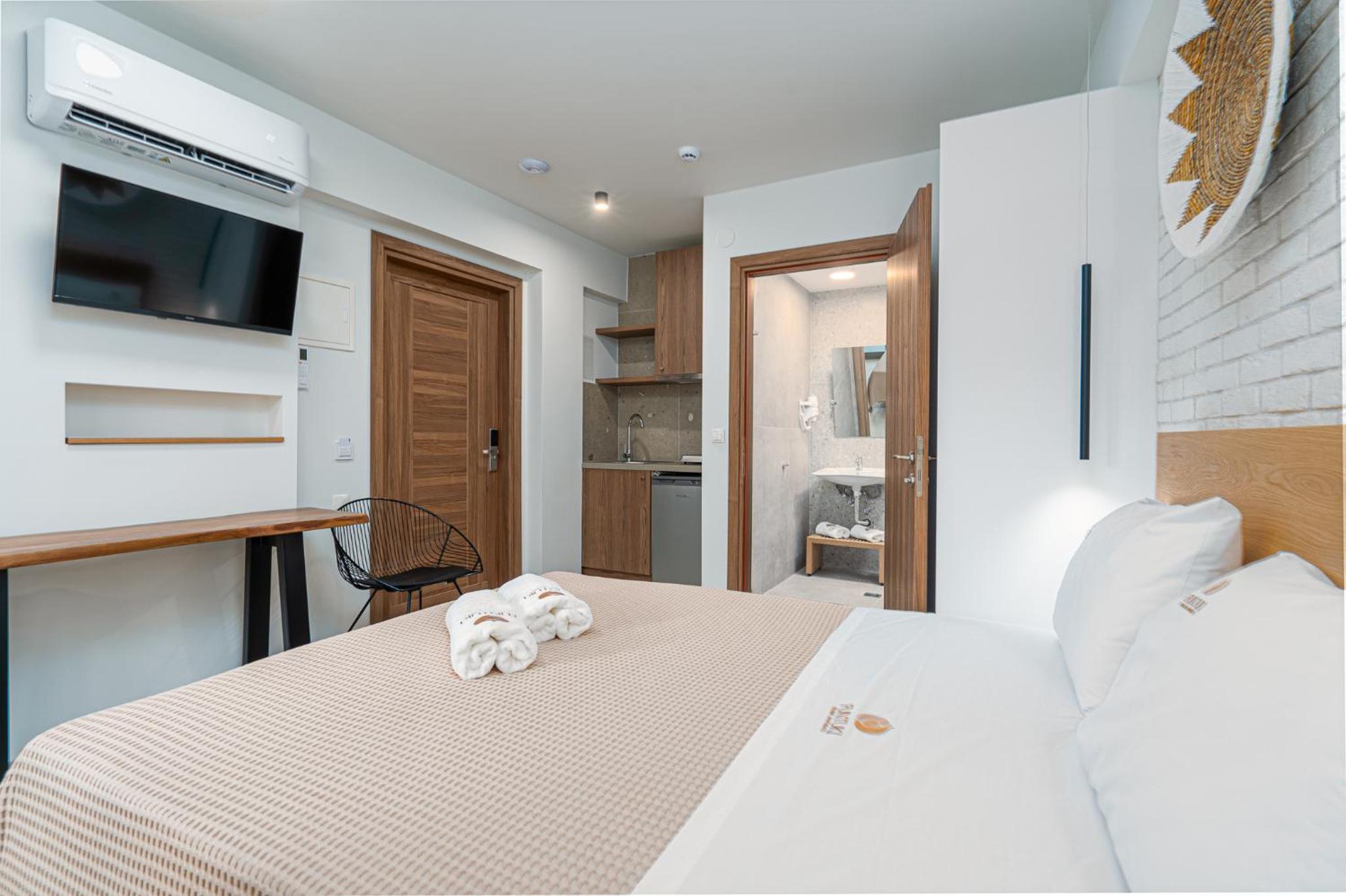 Standard Double Room - Photo 18