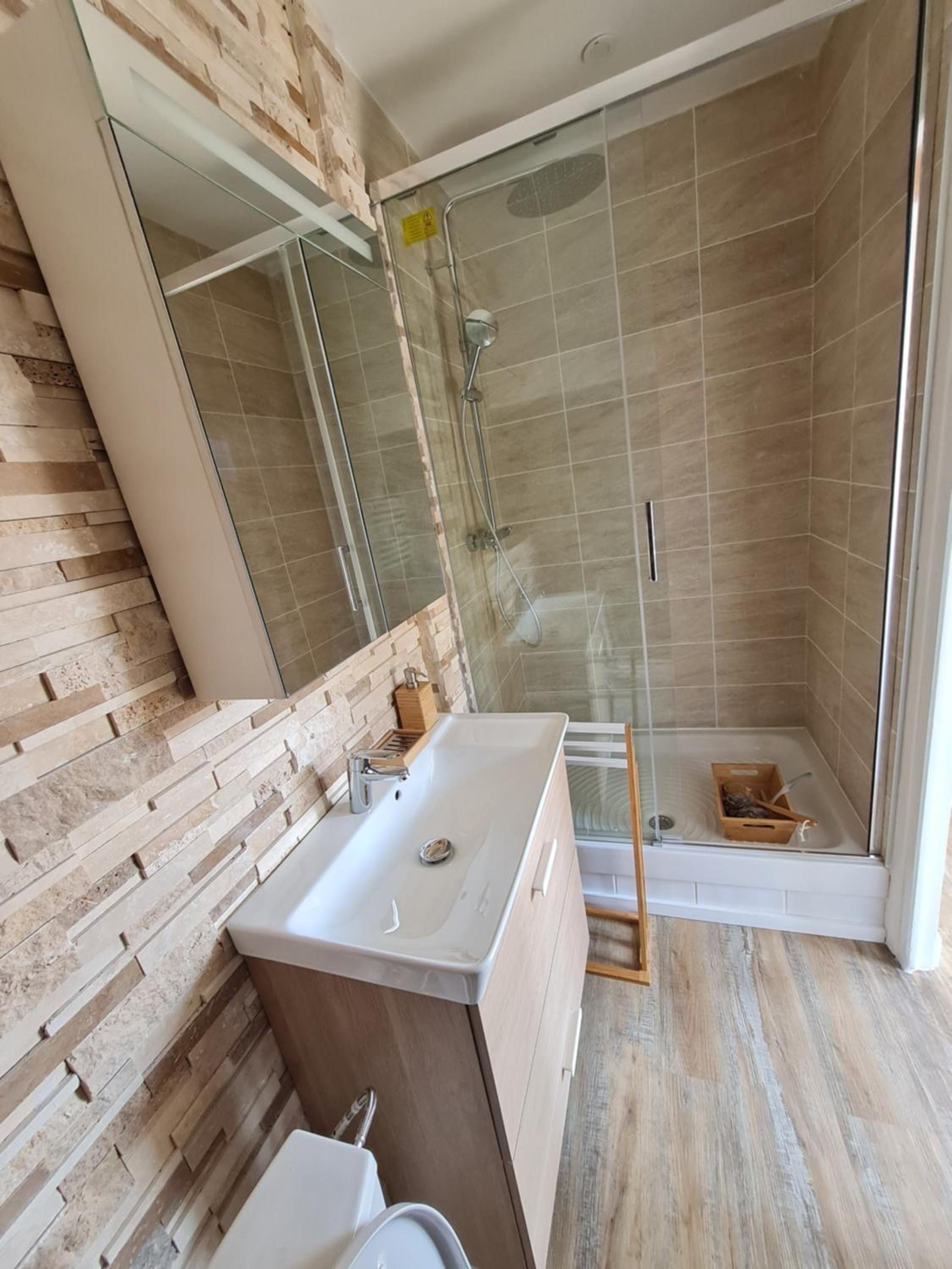 Studio Apartment - Photo 1