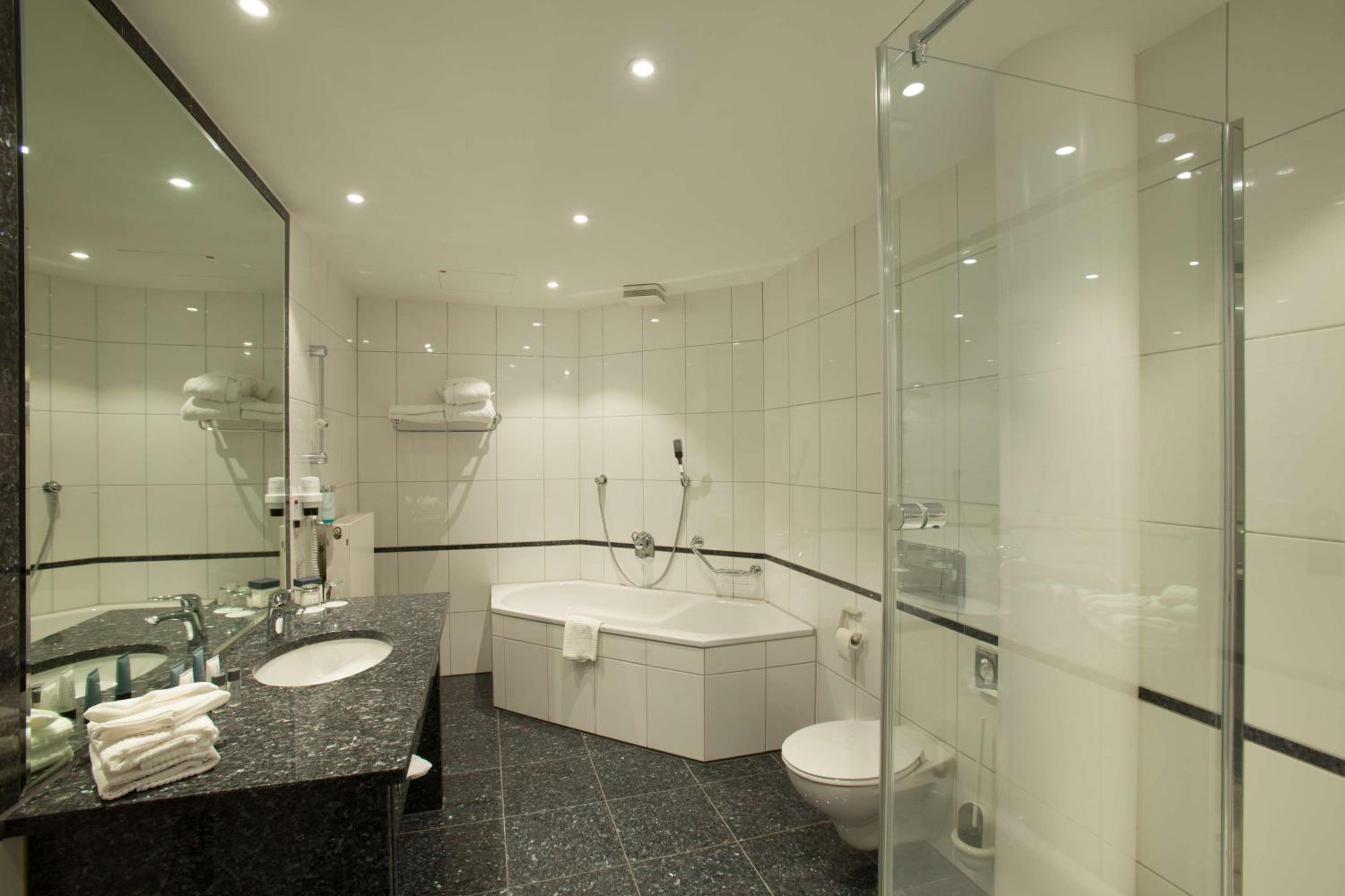 Suite - Photo 5