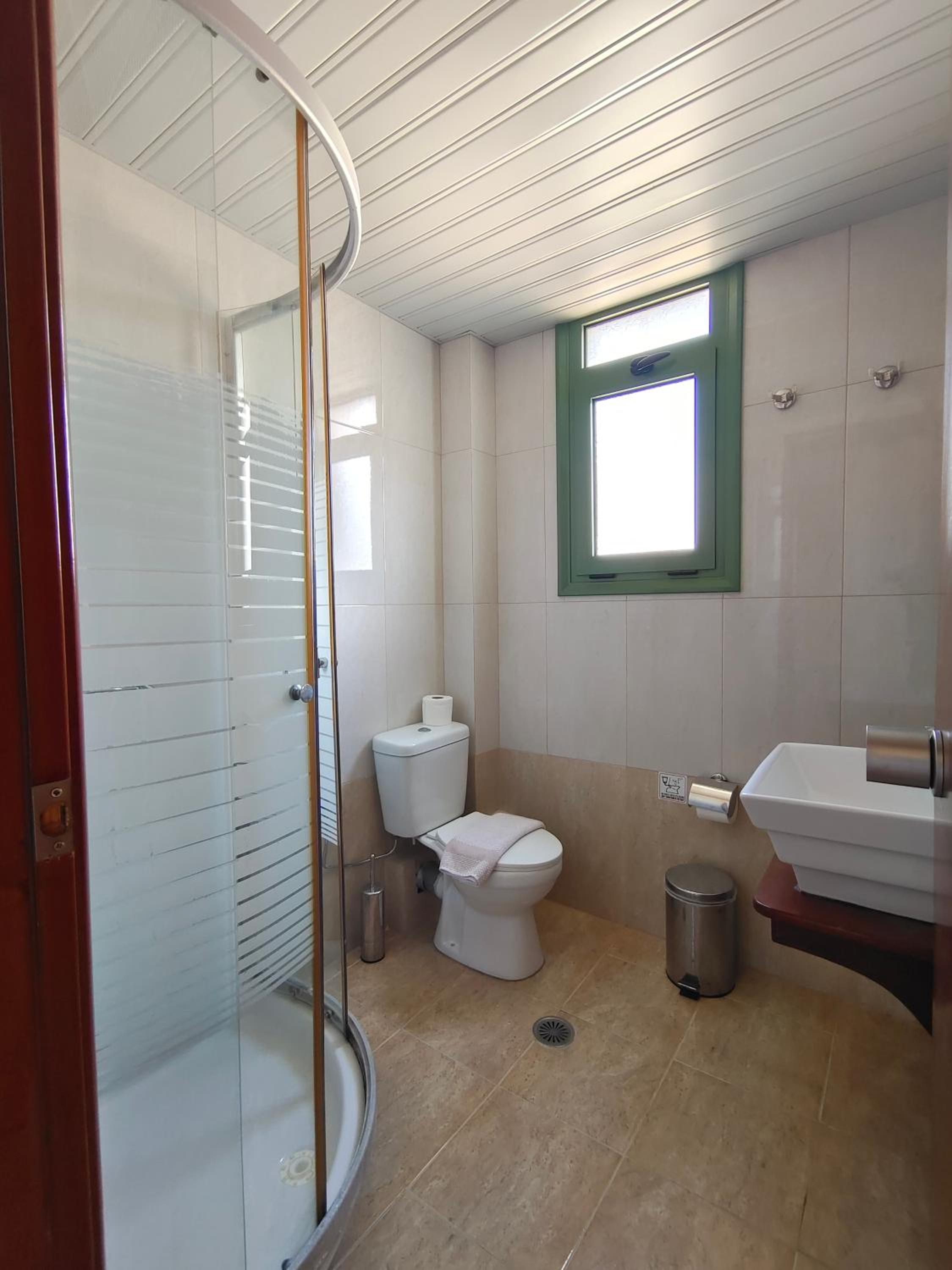 Double Room - Photo 9