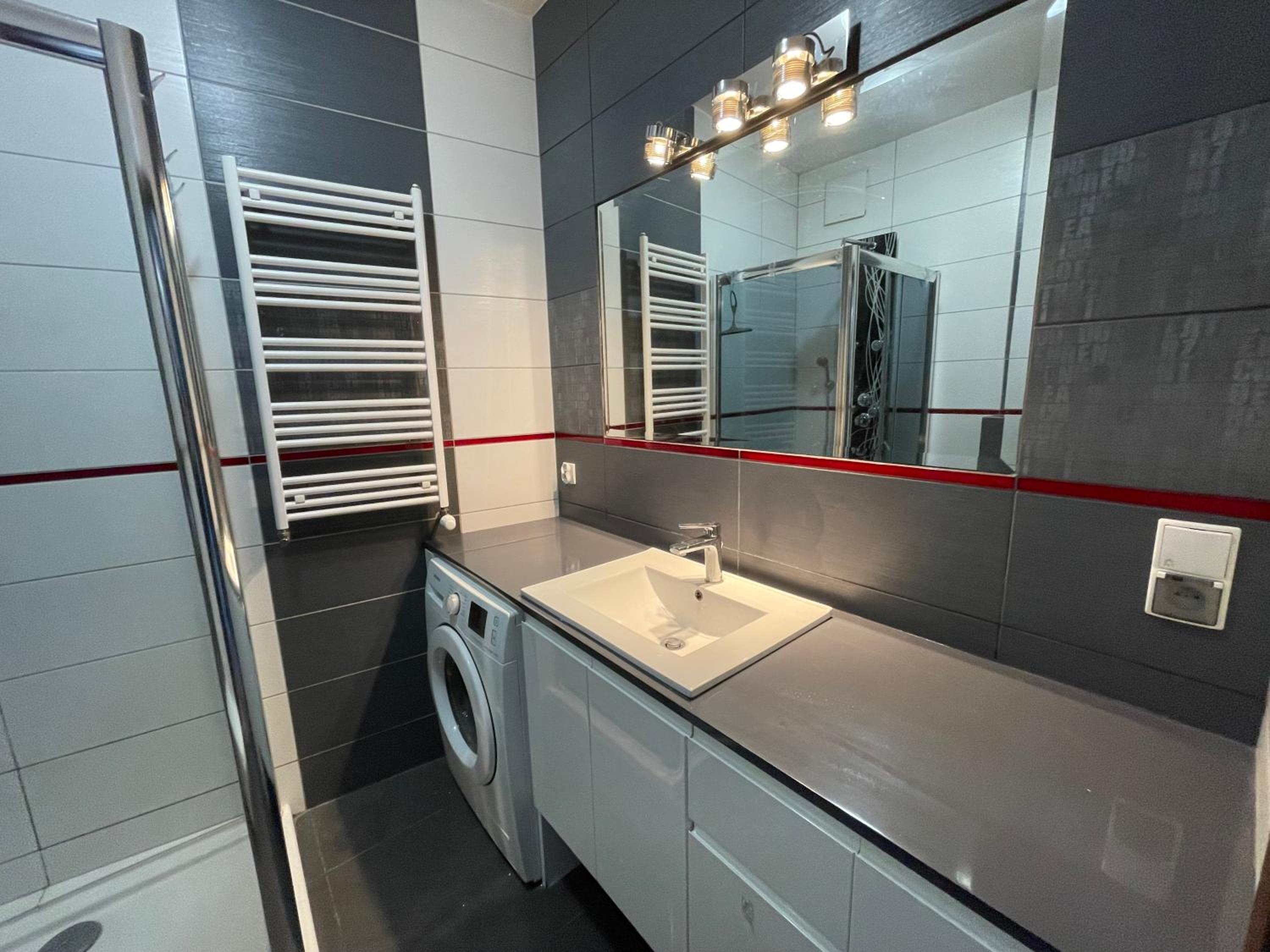 One-Bedroom Apartment - Photo 10