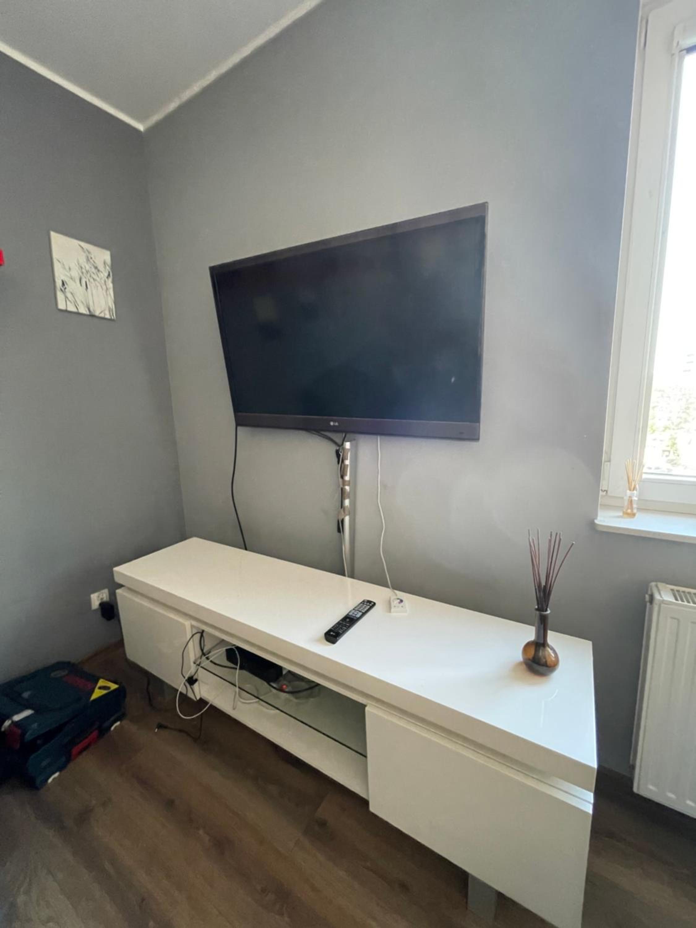 One-Bedroom Apartment - Photo 11