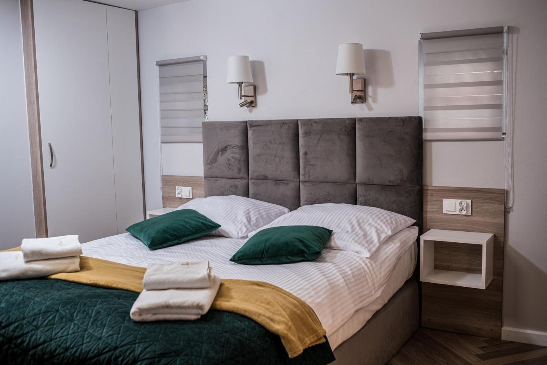 Double Room with Bathroom - Photo 3