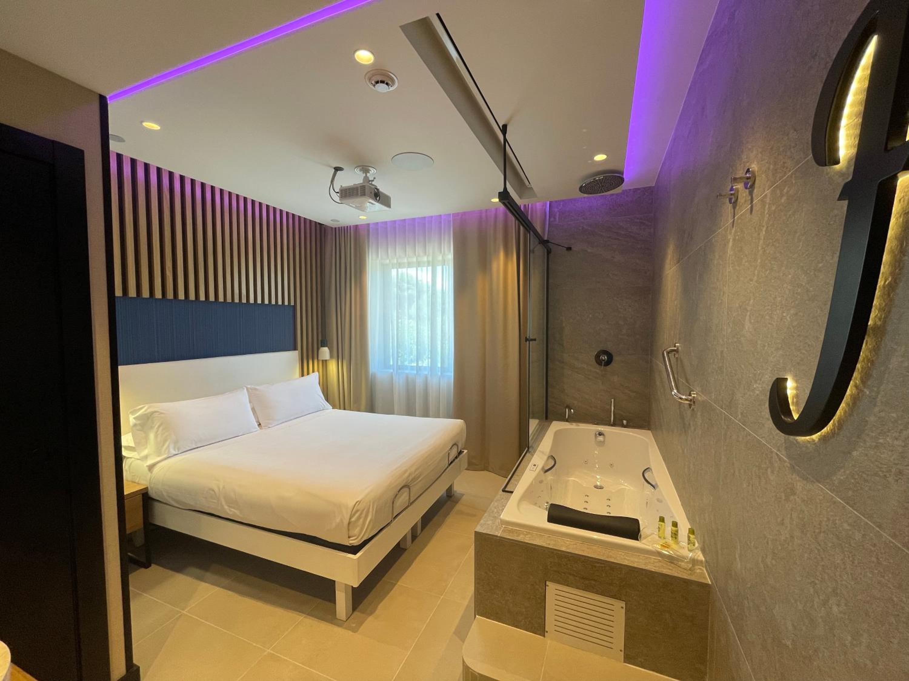 Habitación Doble Pequeña con bañera de hidromasaje - Photo 1