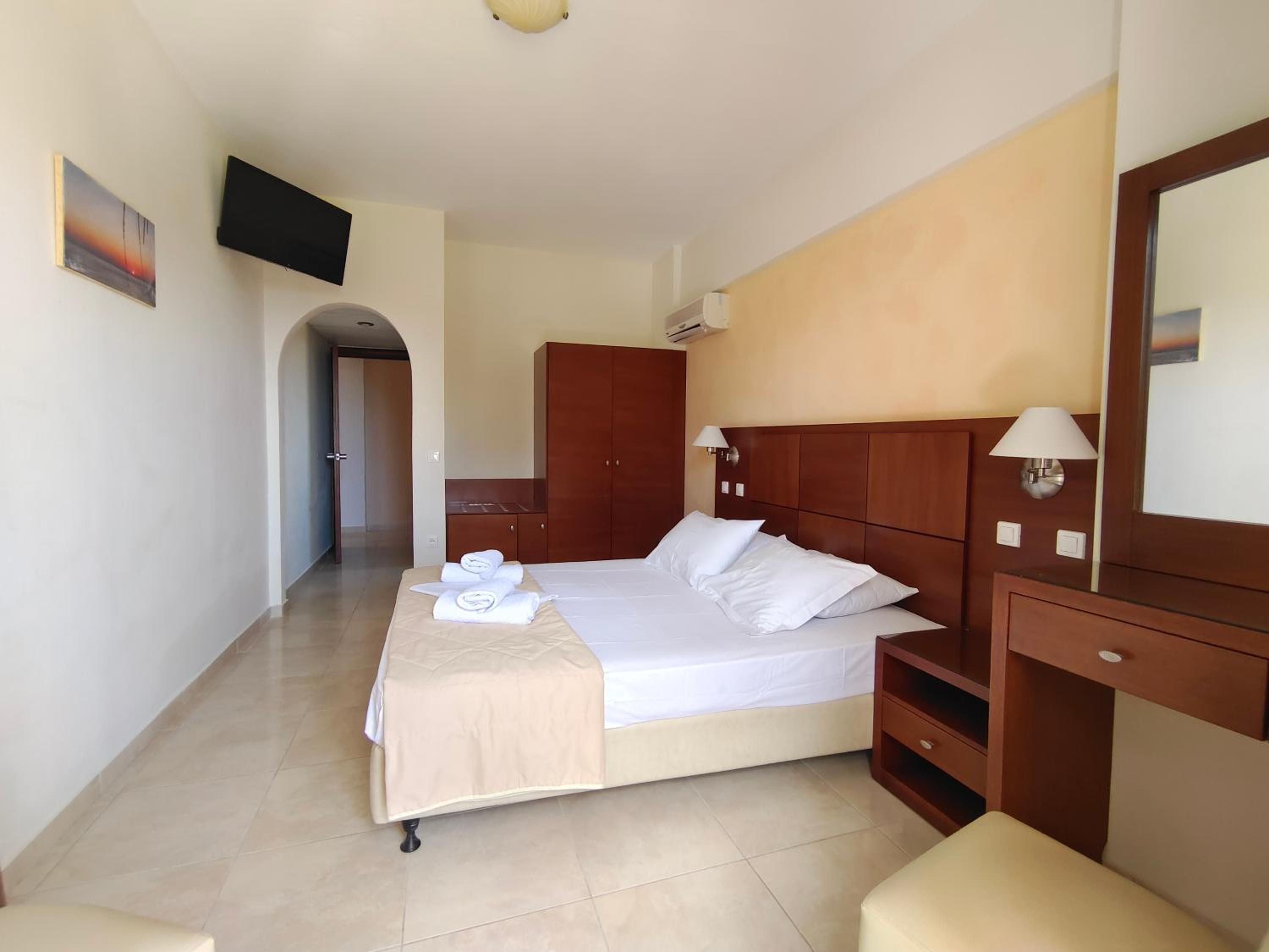 Double Room - Photo 3