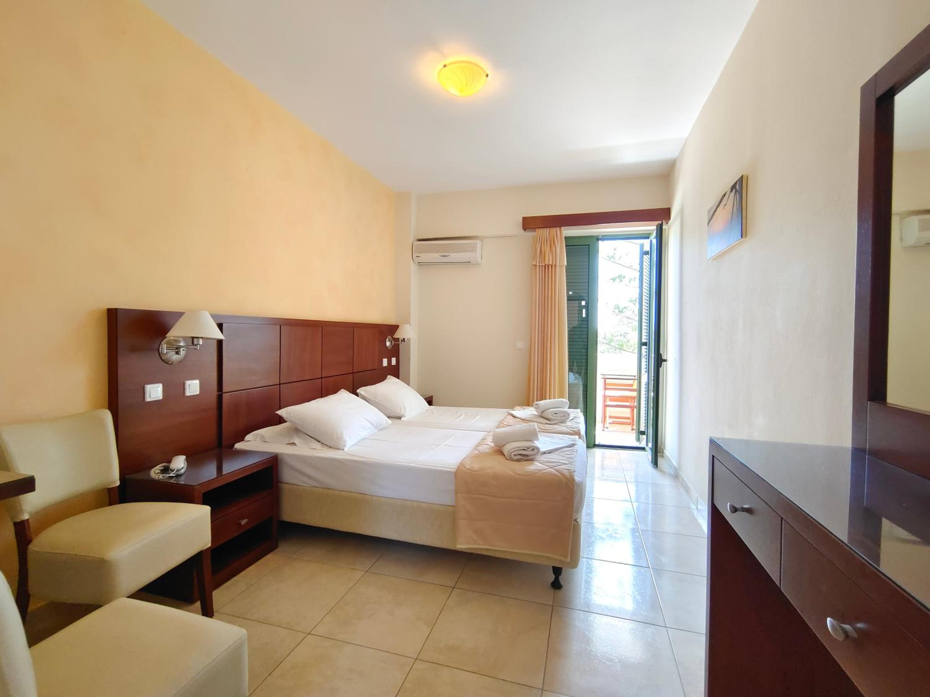 Double Room - Photo 4