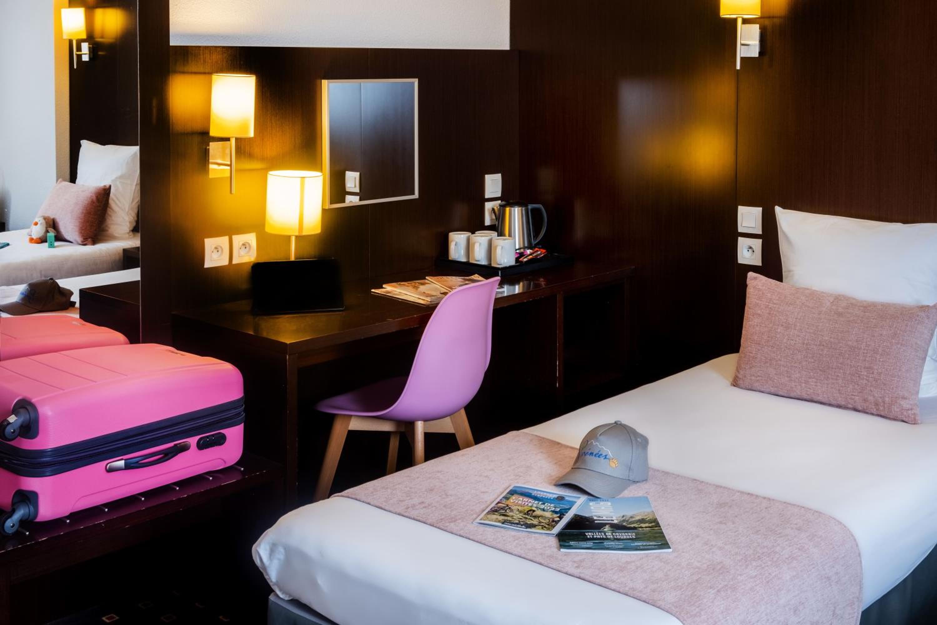 Twin Room - Photo 3