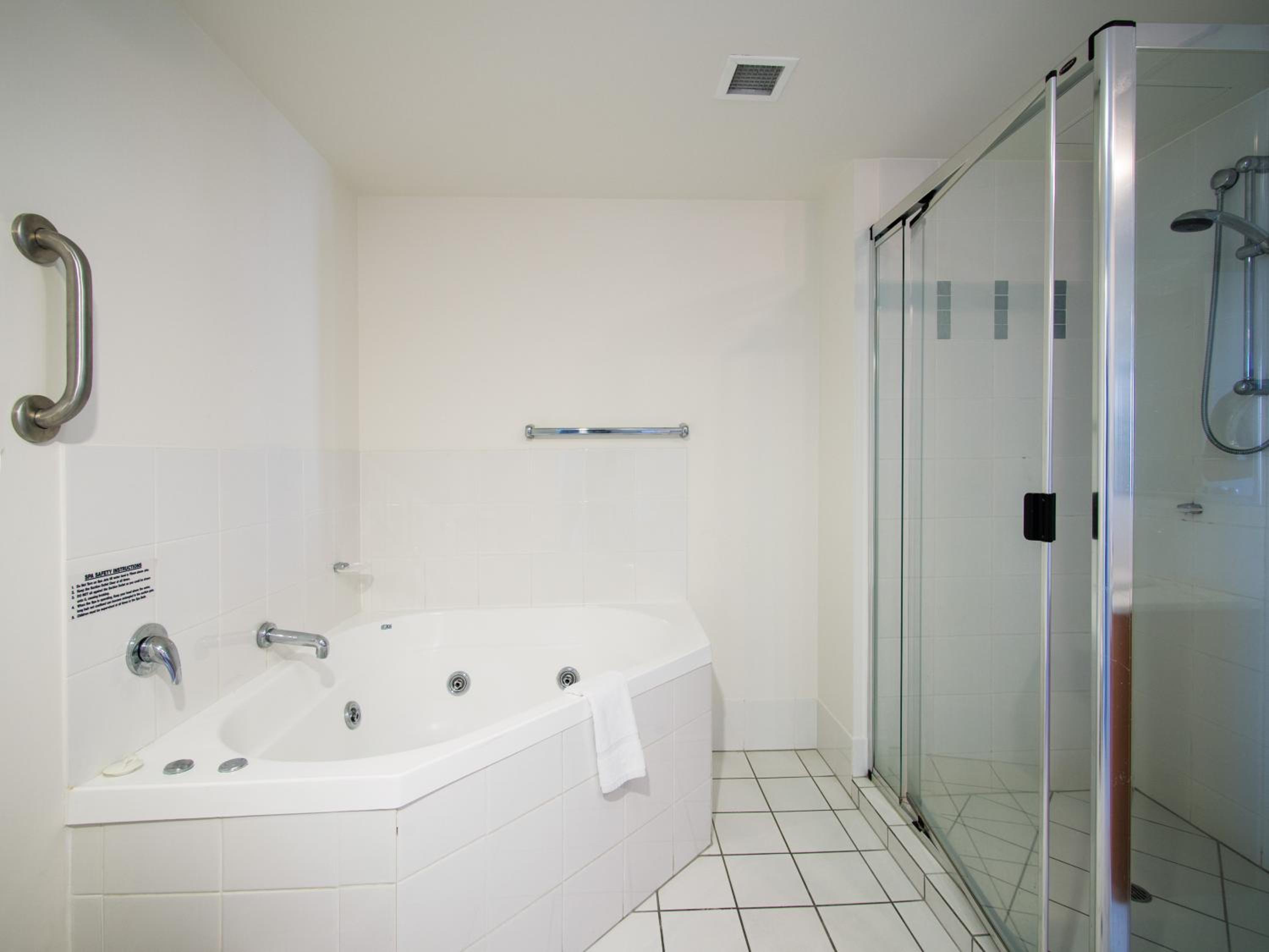Three-Bedroom Apartment - Photo 3