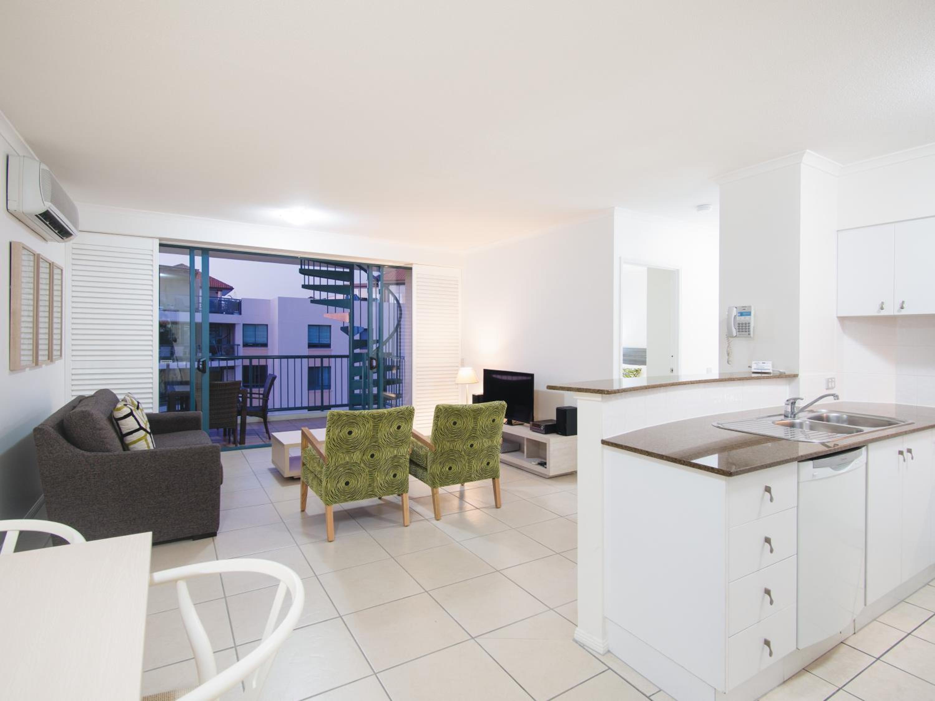 Two-Bedroom Apartment - Penthouse - Photo 8