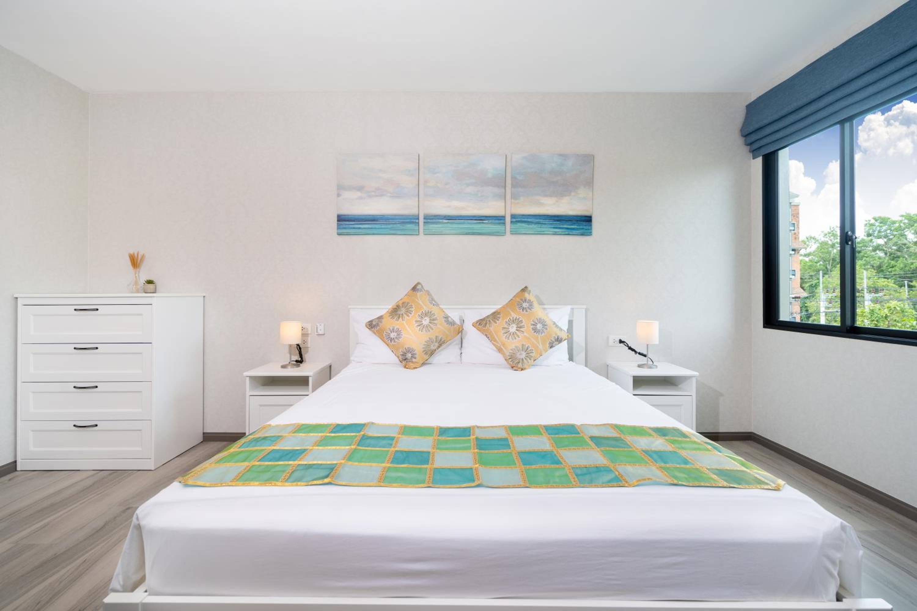 One-Bedroom Apartment with Pool View