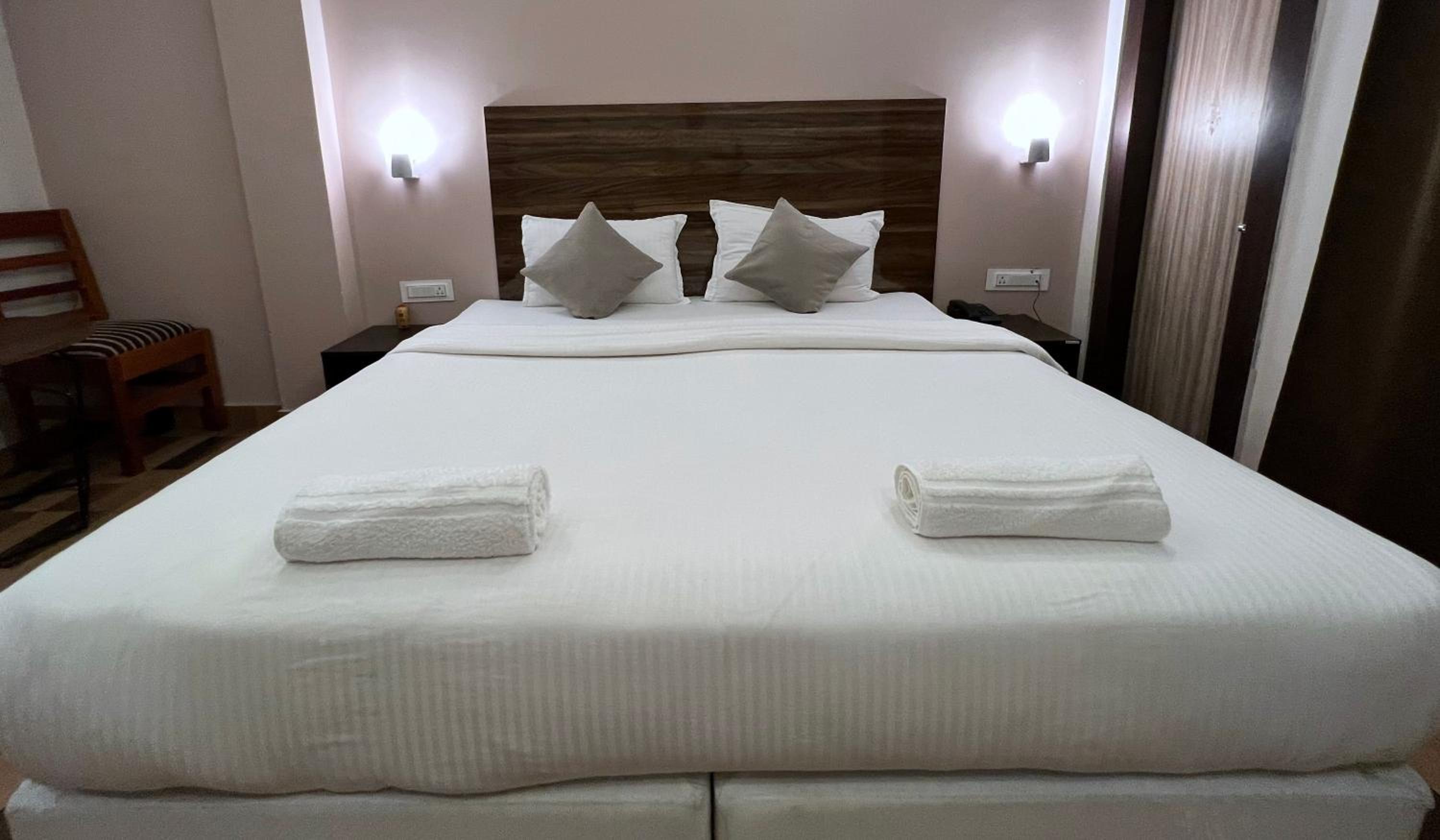 Deluxe Double Room - Photo 2