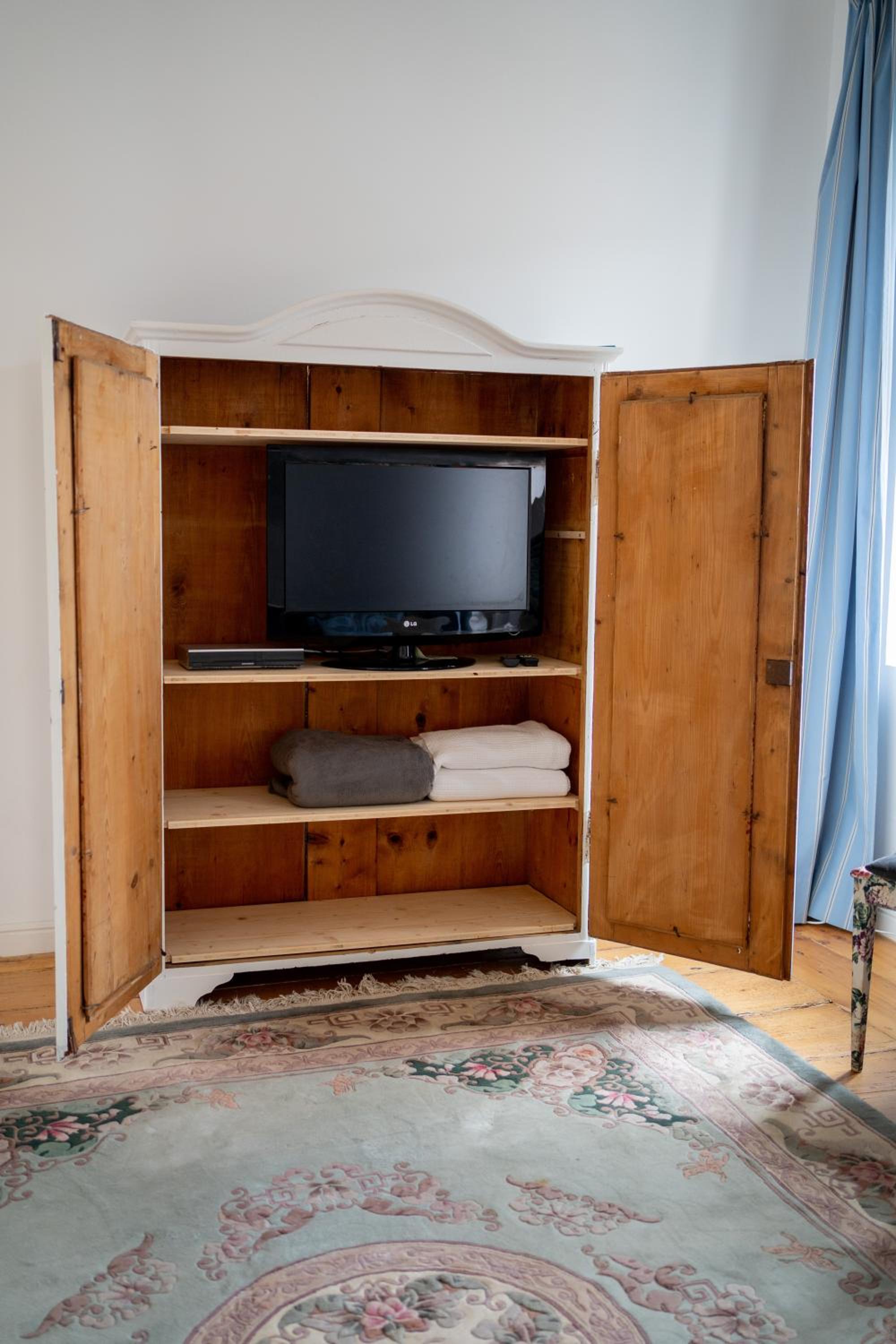 One-Bedroom Apartment - Photo 7