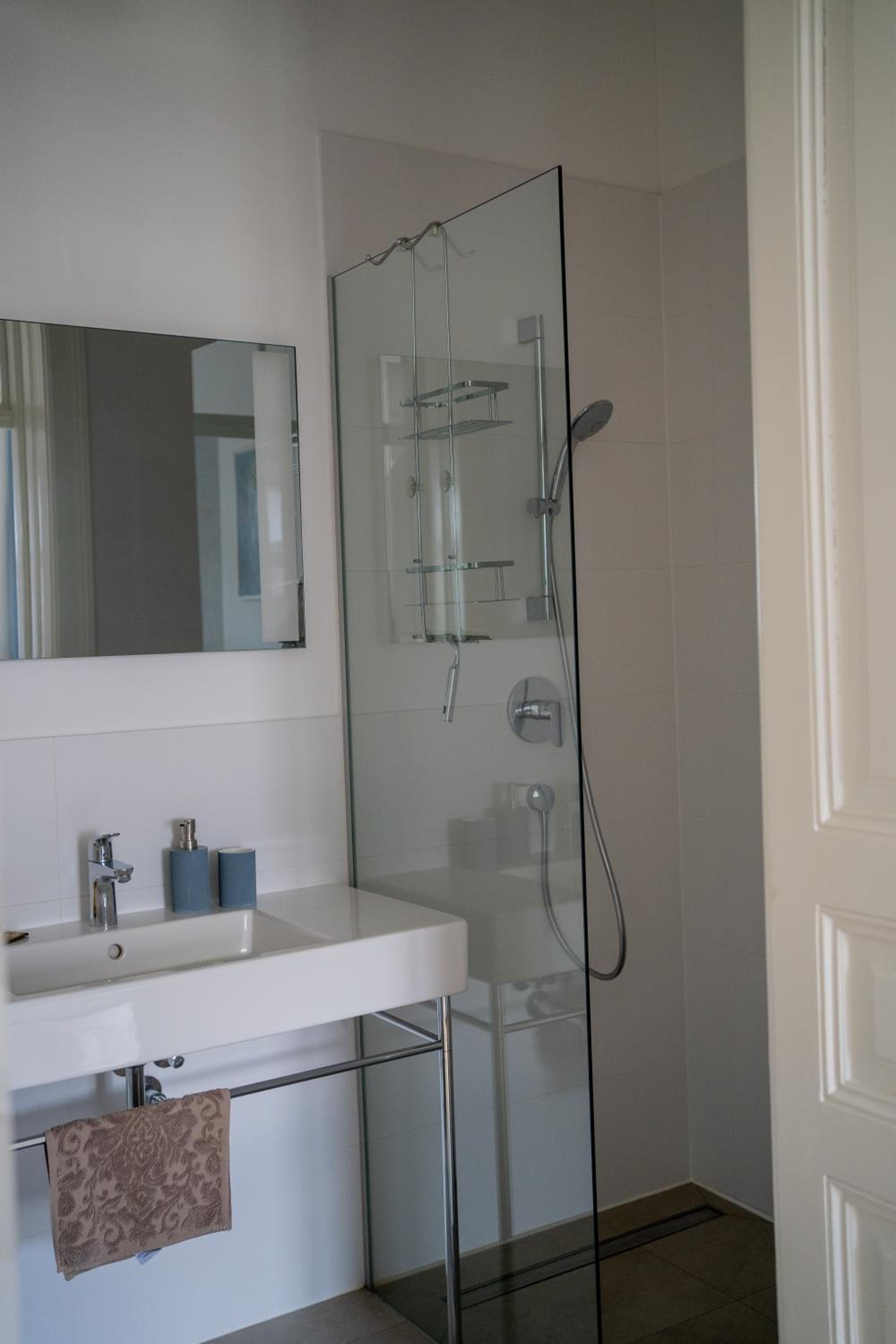 One-Bedroom Apartment - Photo 4