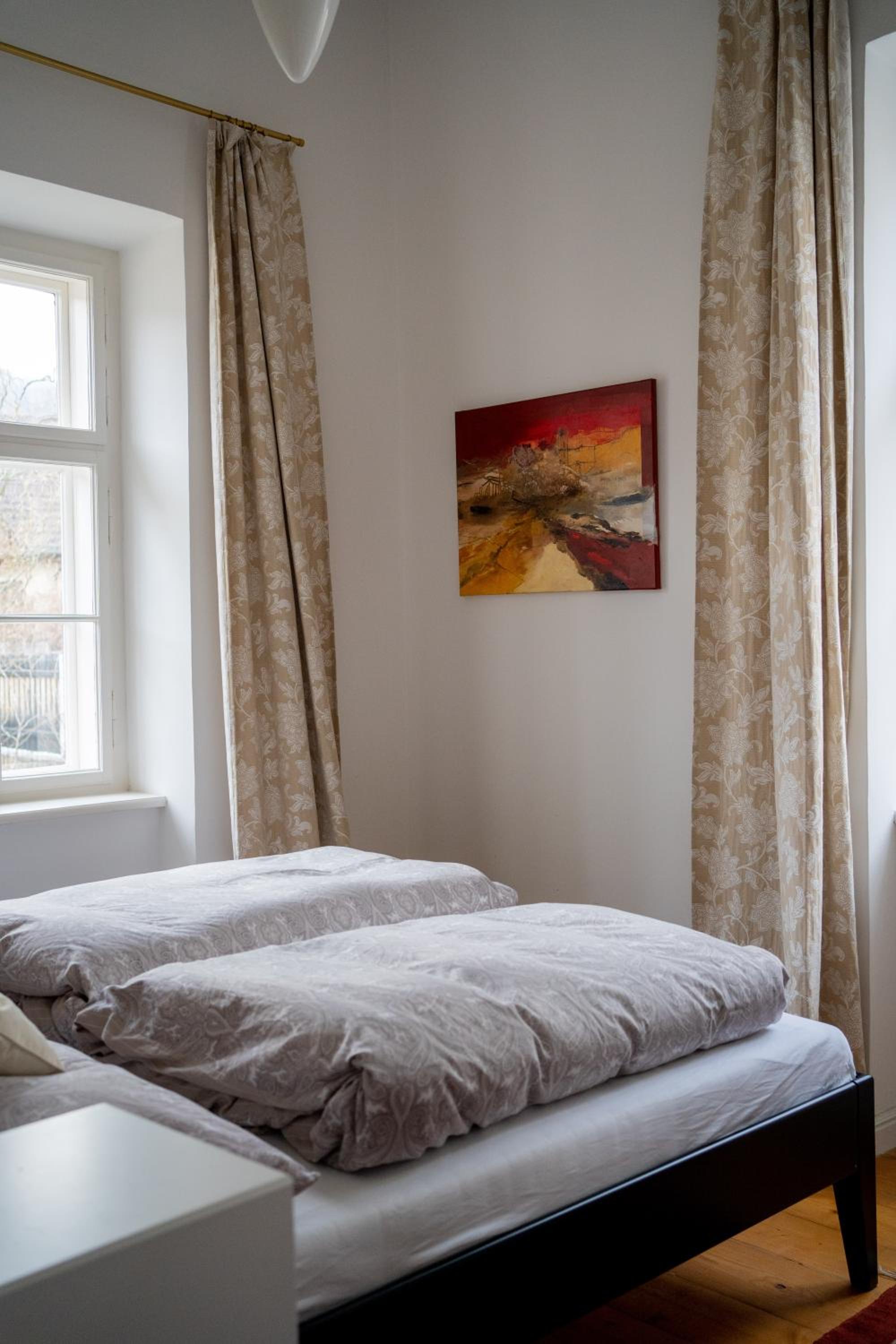 One-Bedroom Apartment - Photo 3