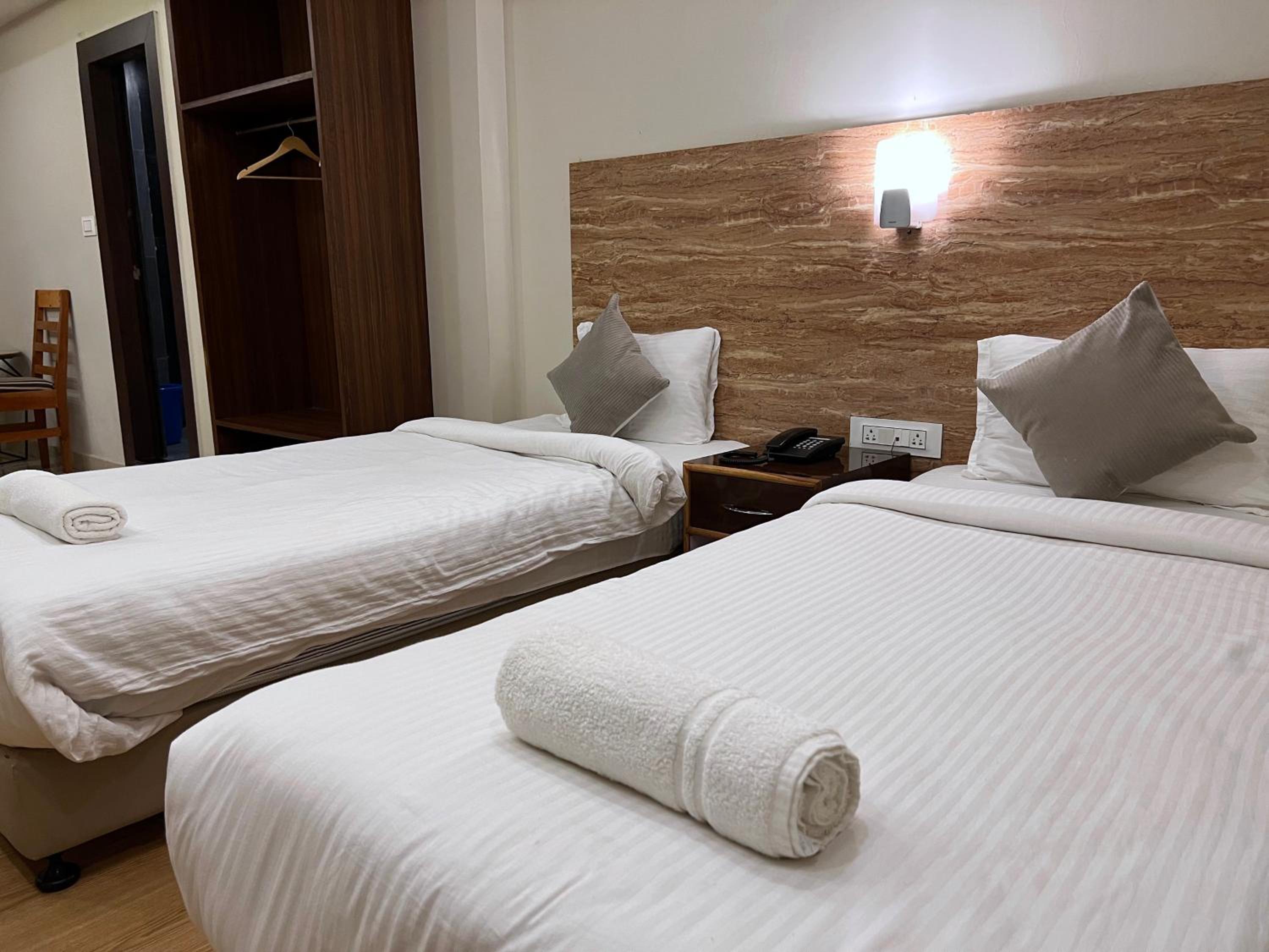 Deluxe Double or Twin Room - Photo 9