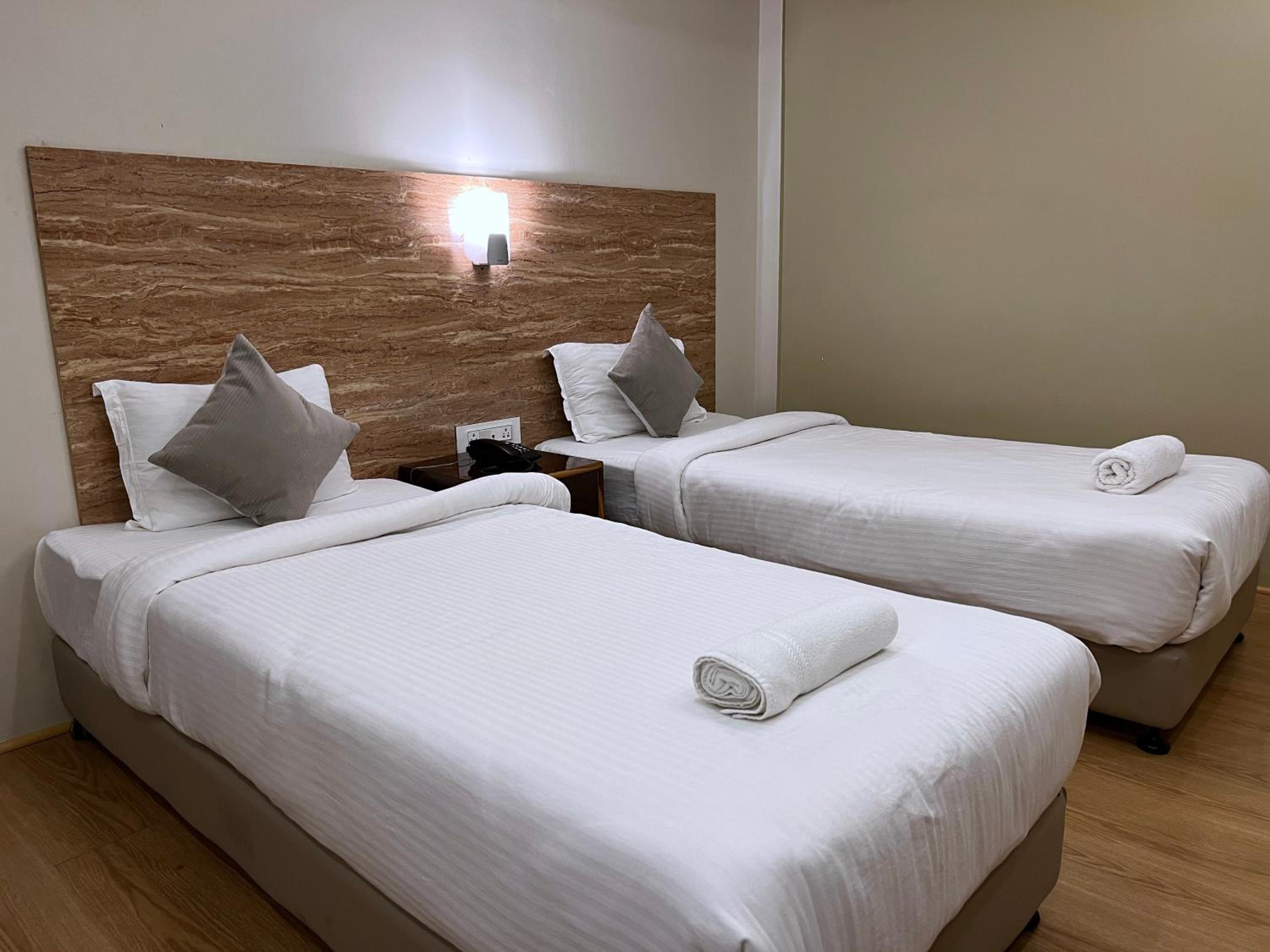 Deluxe Double or Twin Room - Photo 7