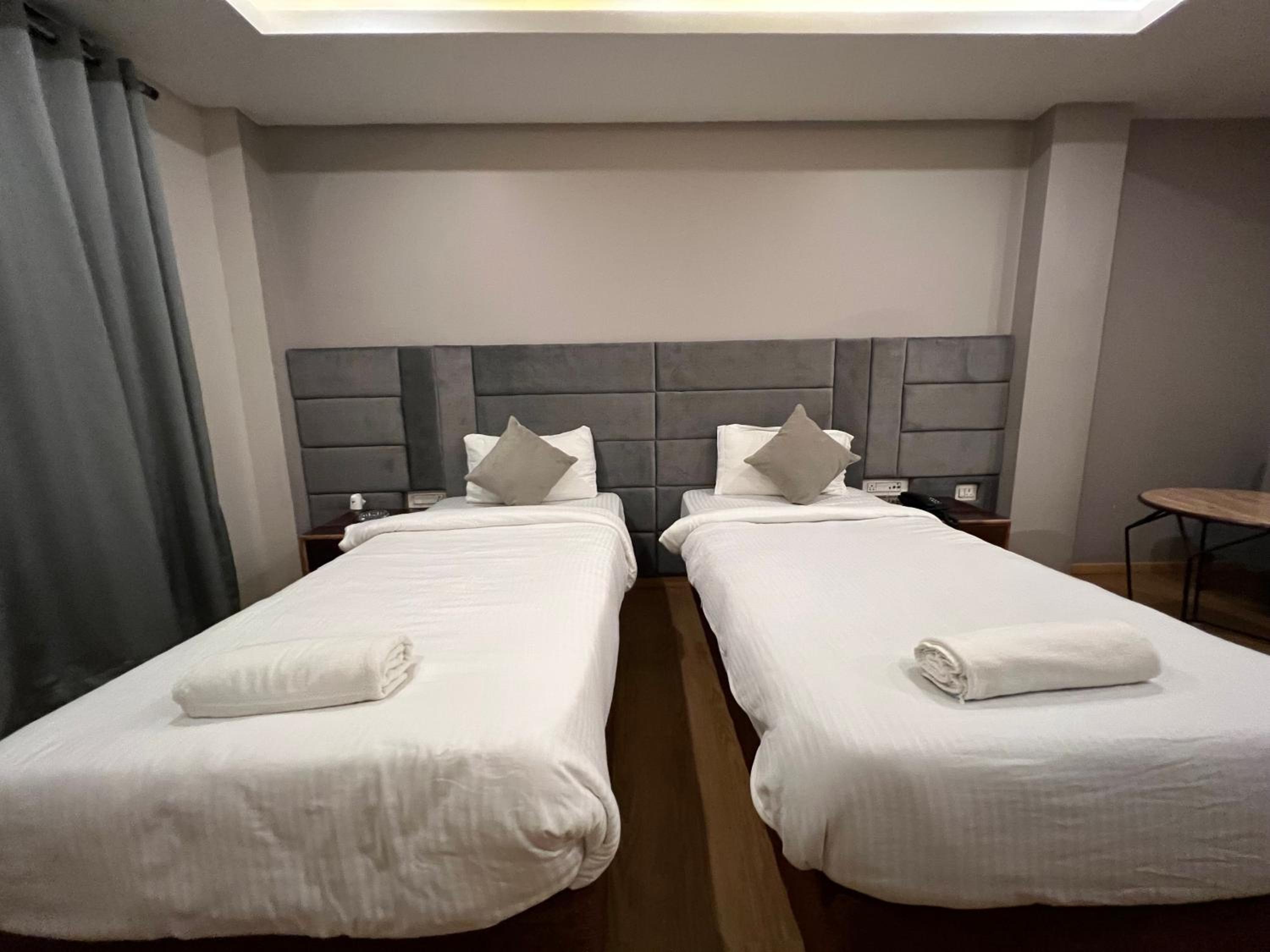 Deluxe Double or Twin Room - Photo 2