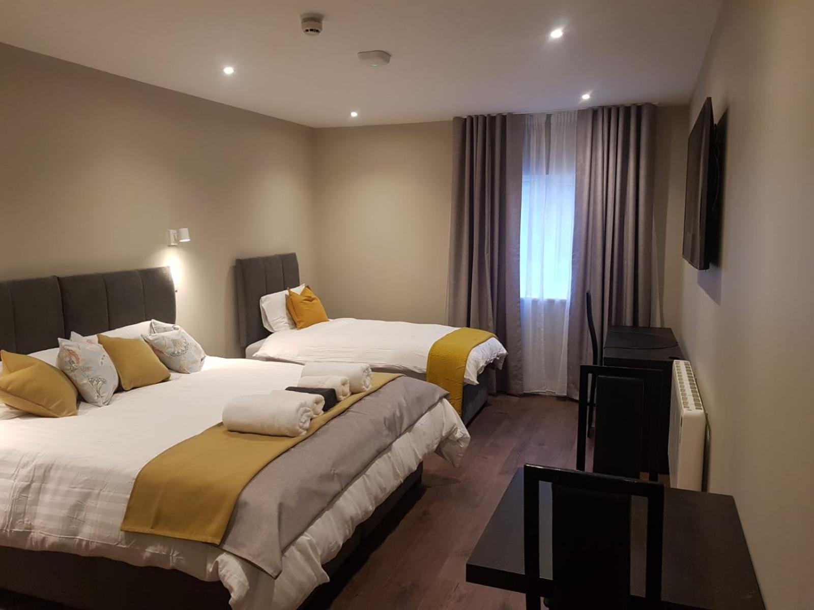 Deluxe Family Suite photo 1