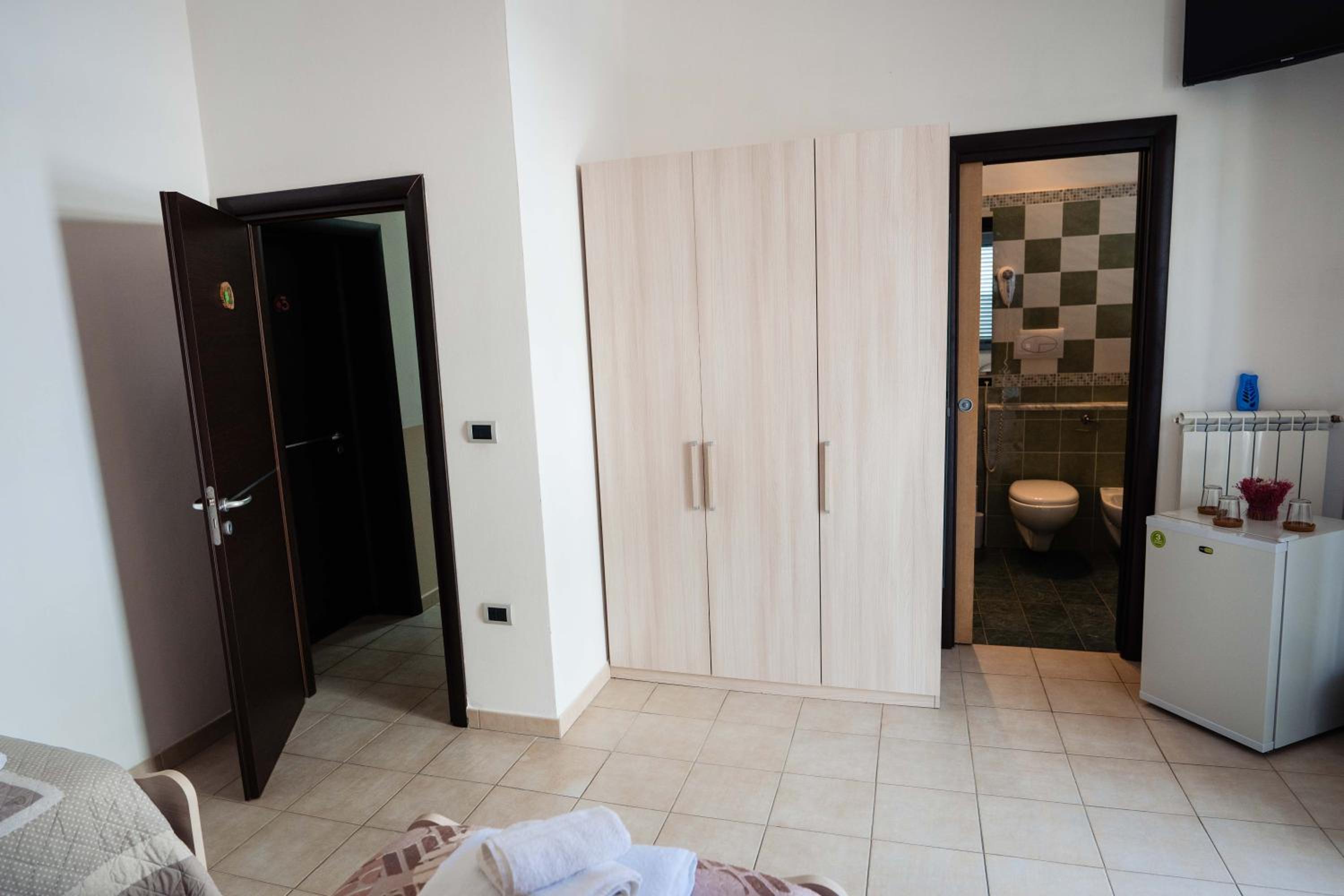 Large Double Room photo 2