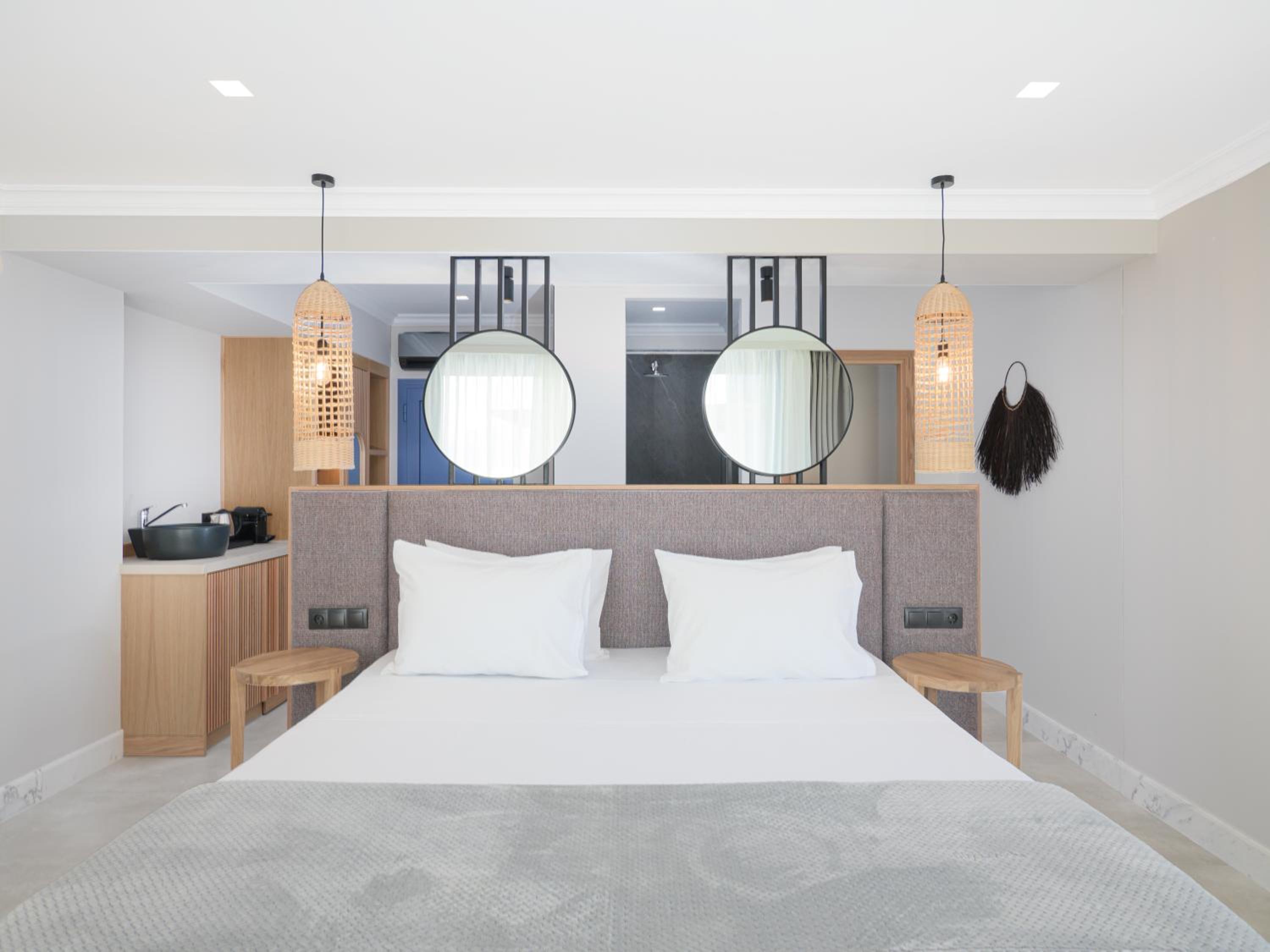Suite with Side Sea View - Photo 1