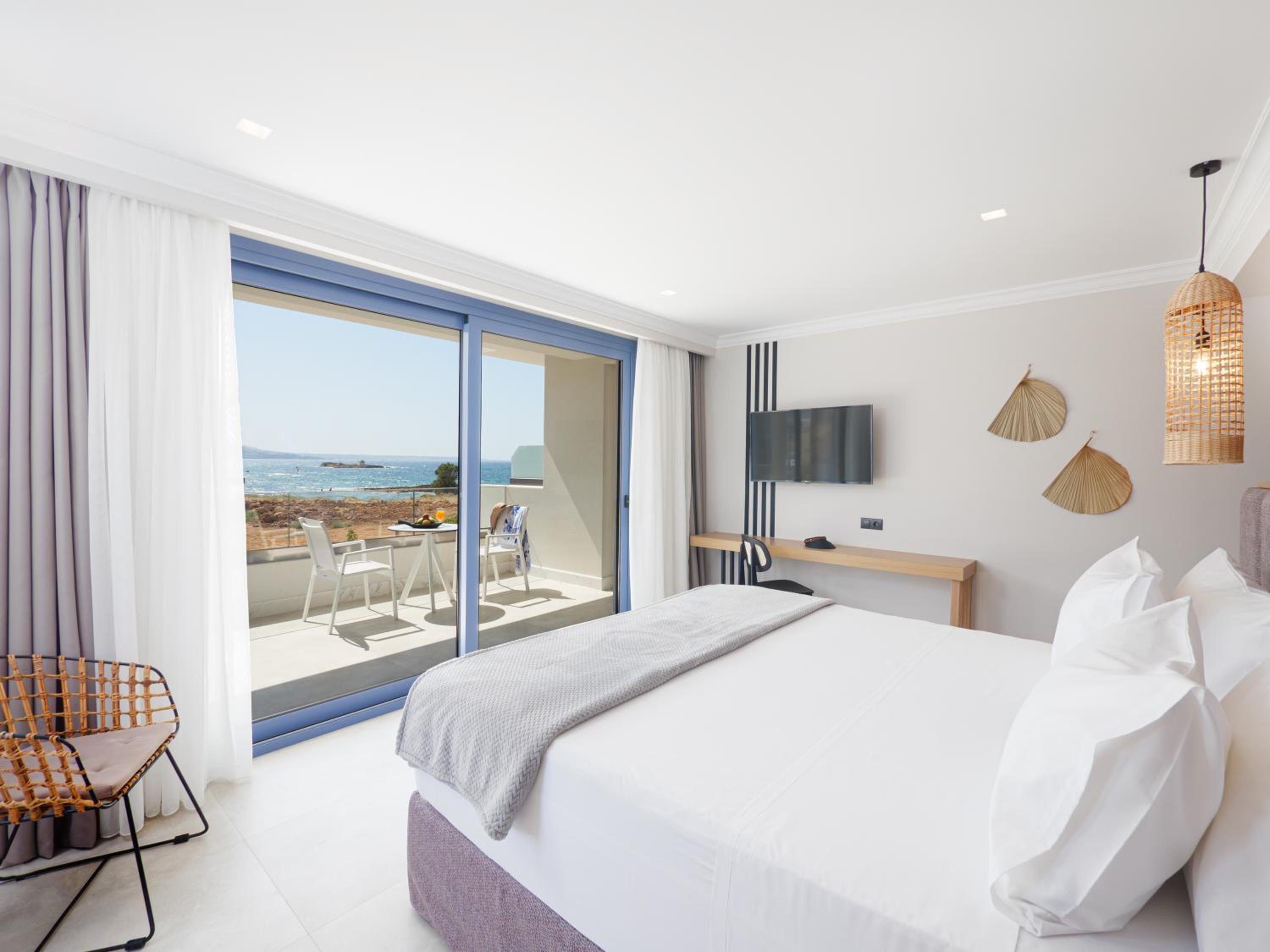 Suite with Side Sea View - Photo 2