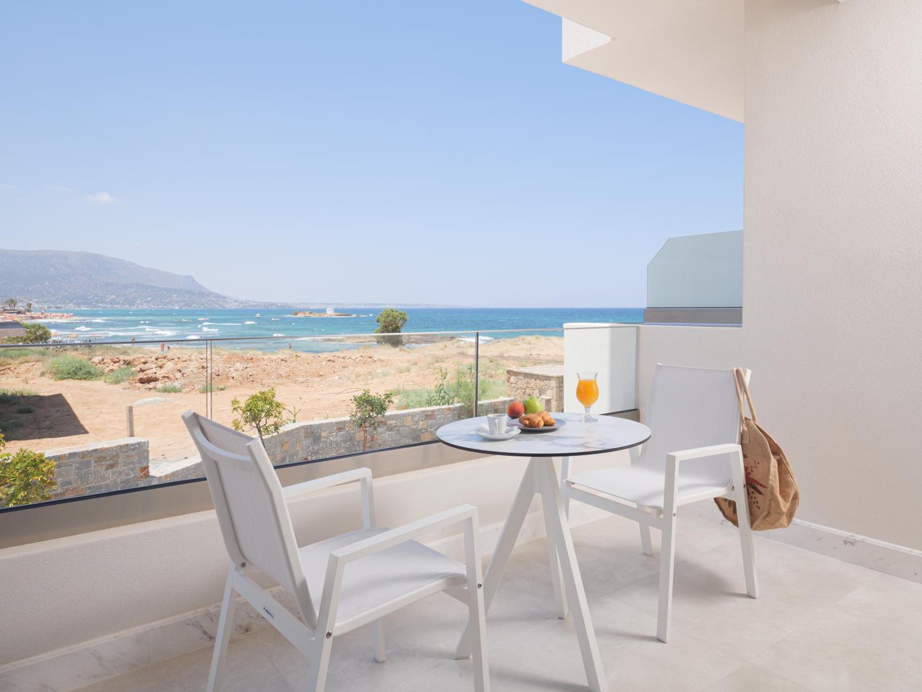 Suite with Side Sea View - Photo 3