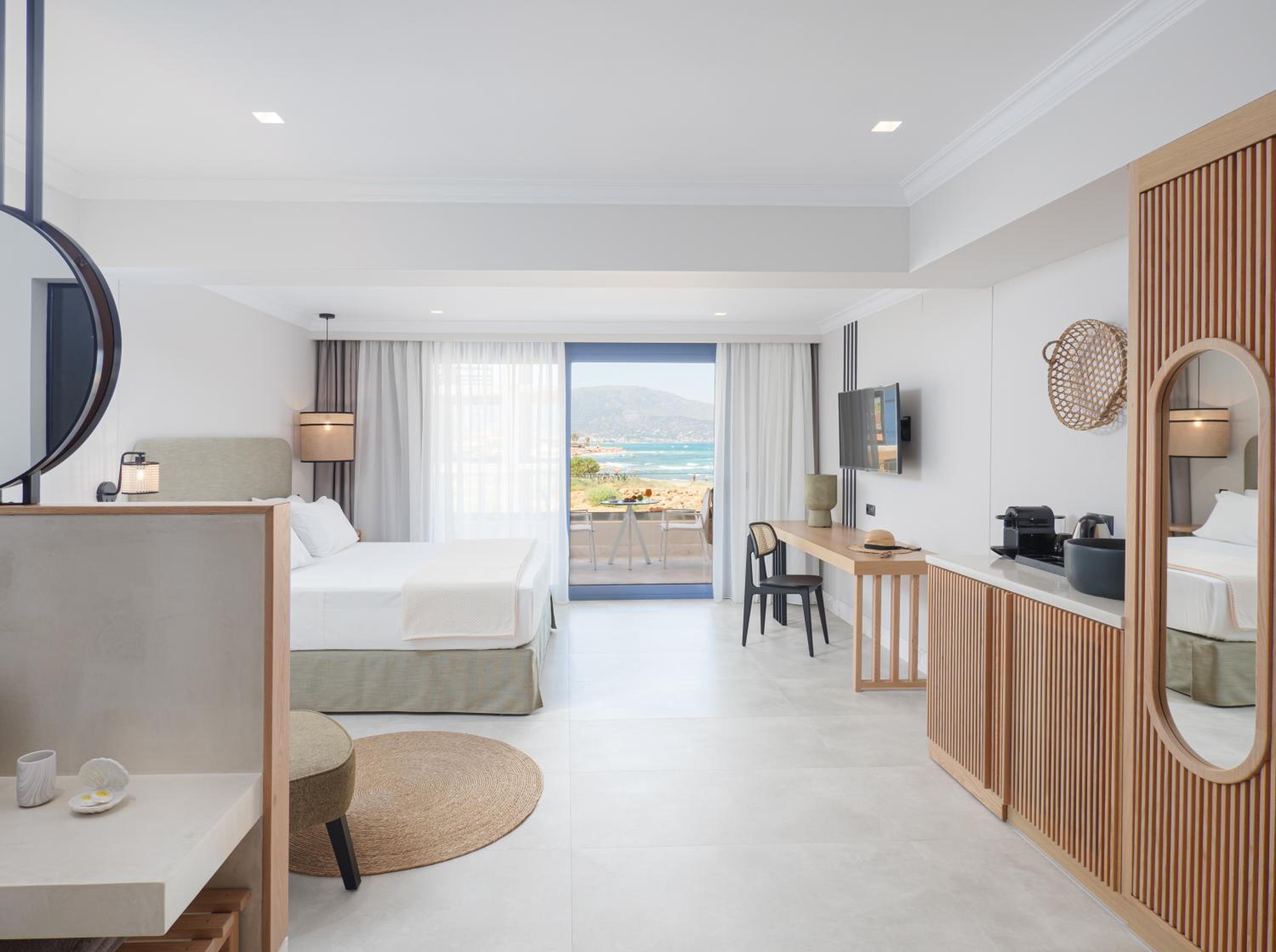 Suite with Side Sea View - Photo 6
