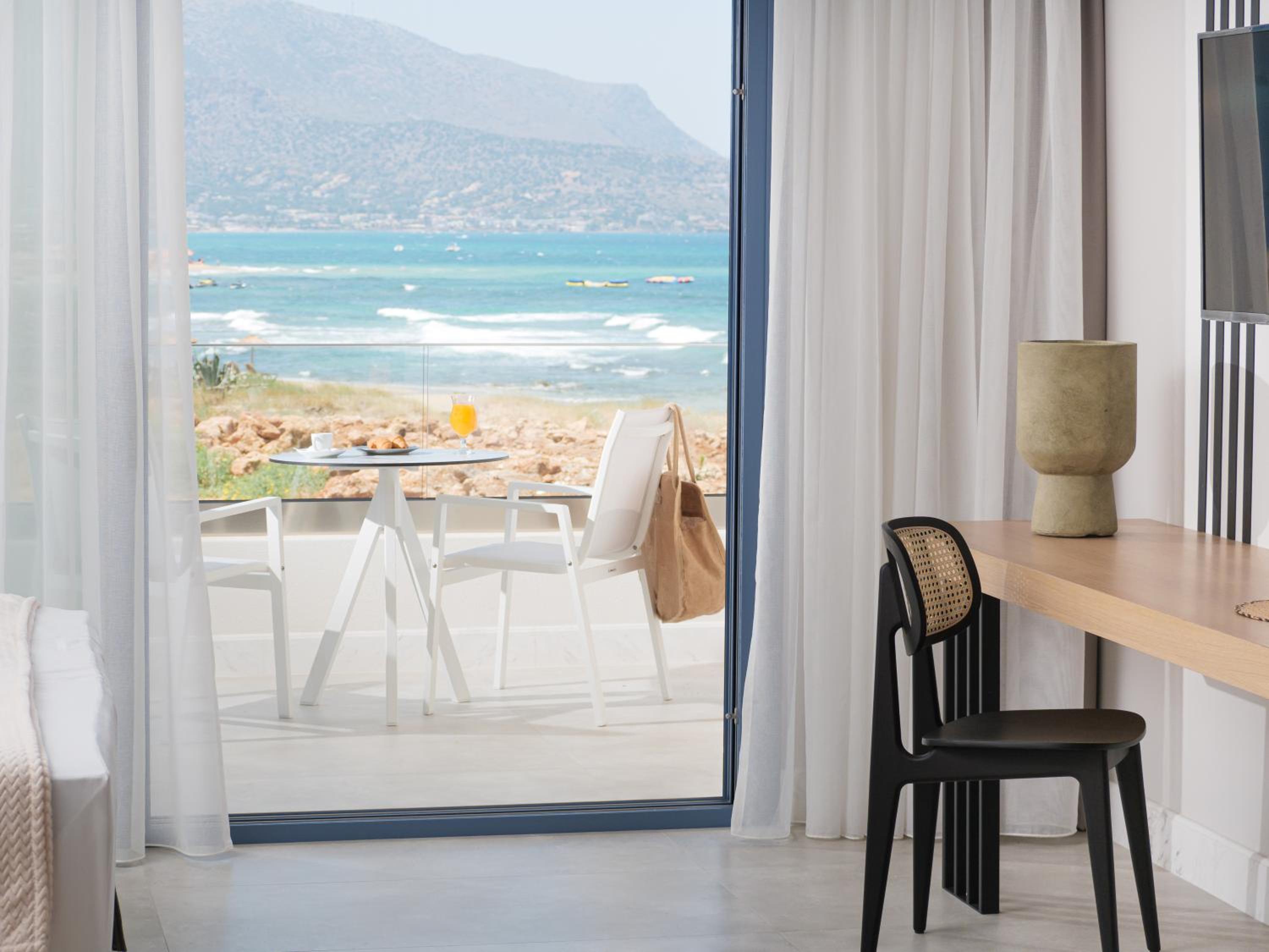Suite with Side Sea View - Photo 15
