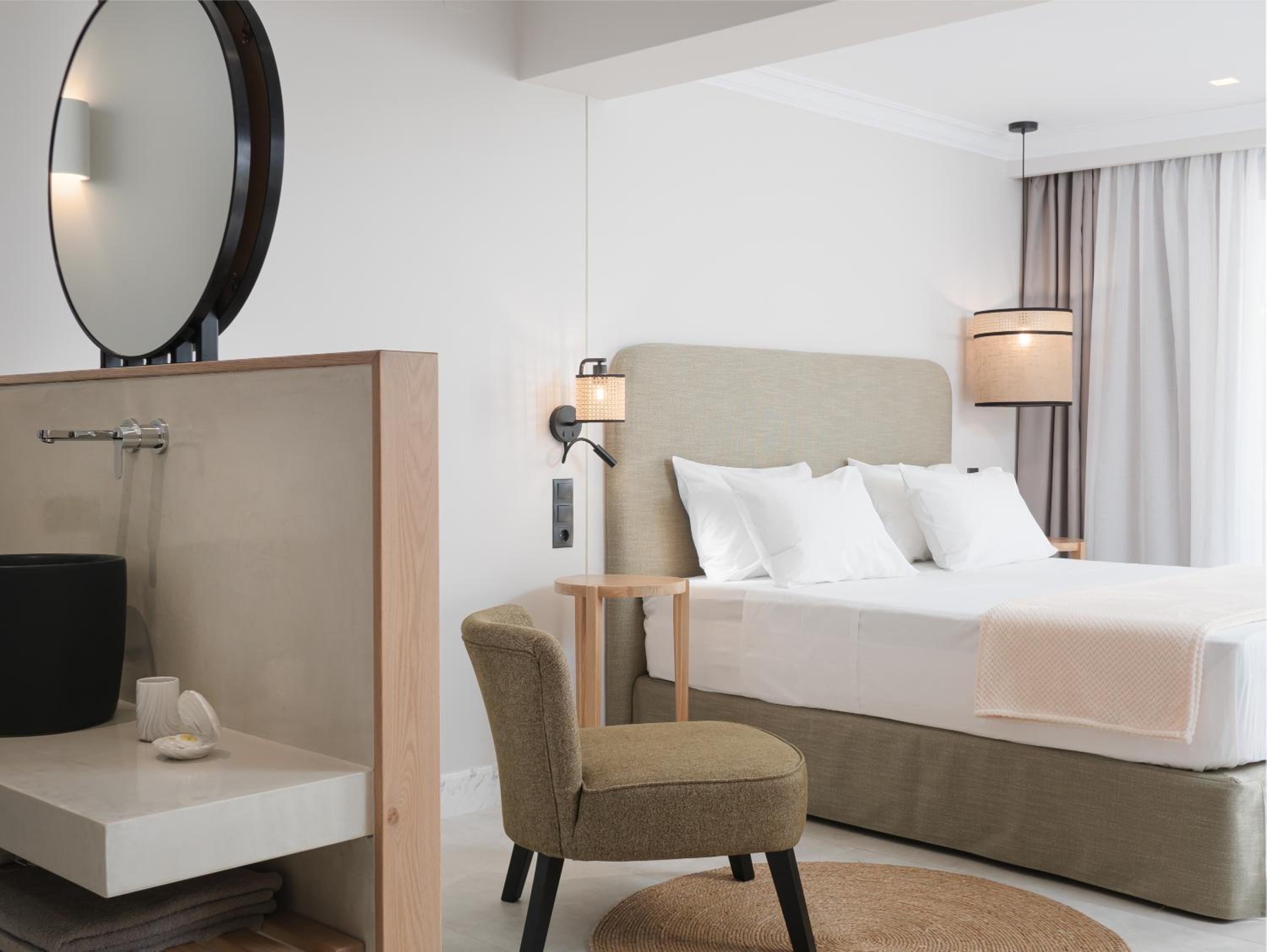 Suite with Side Sea View - Photo 17