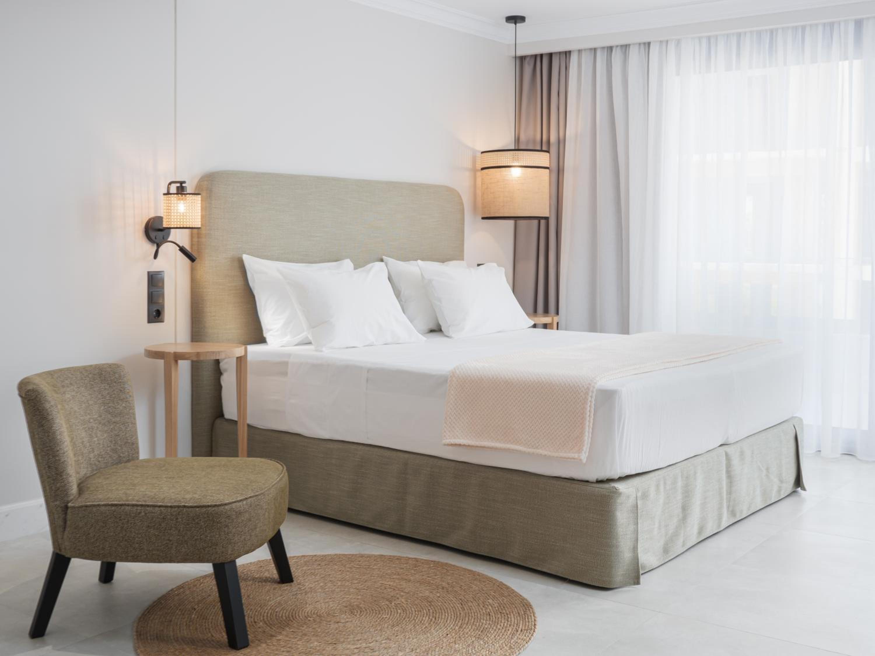 Suite with Side Sea View - Photo 18