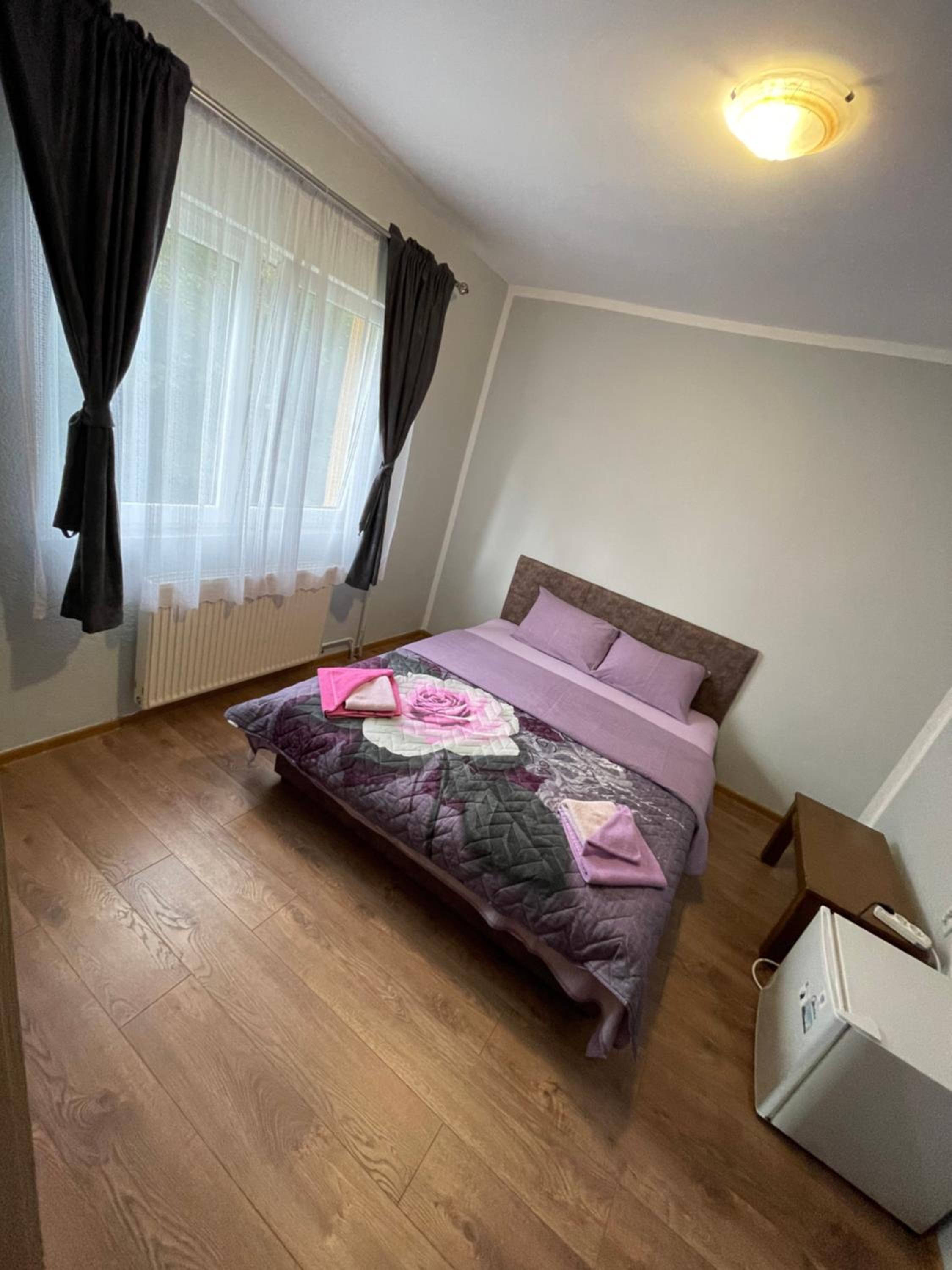Standard Double Room With Shared Bathroom