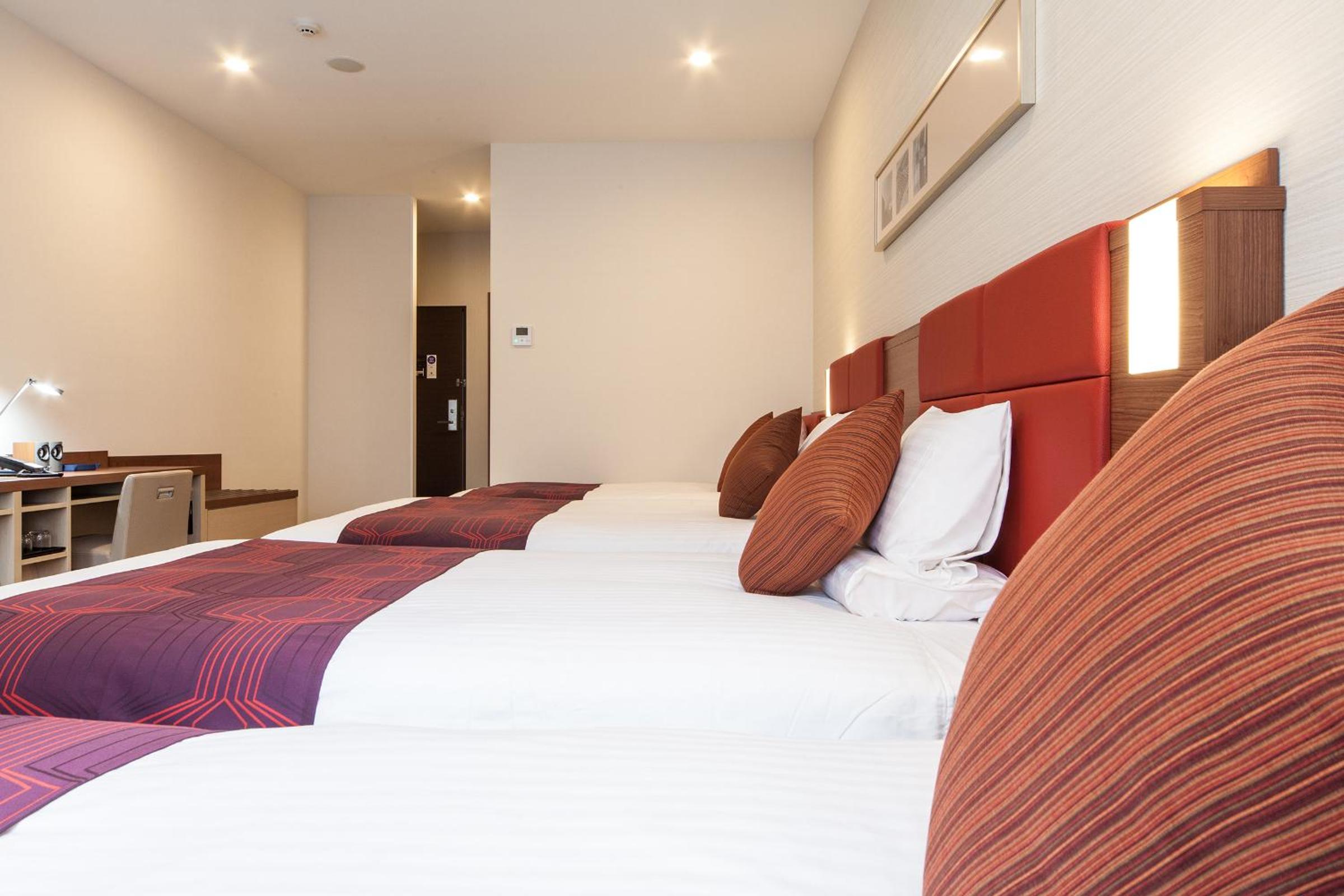 Grand Deluxe Quadruple Room-Smoking photo 2