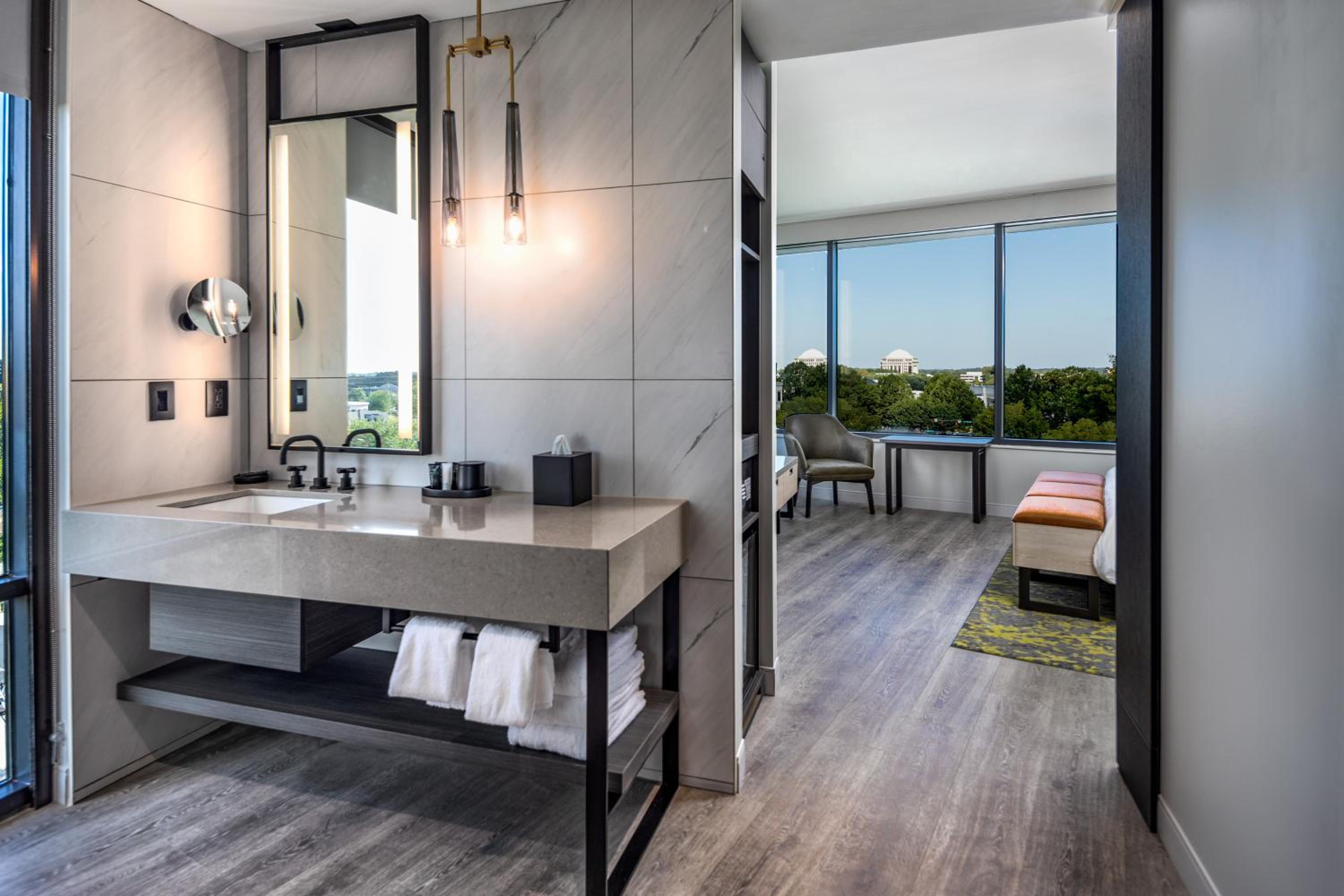 Deluxe King Room - Photo 2