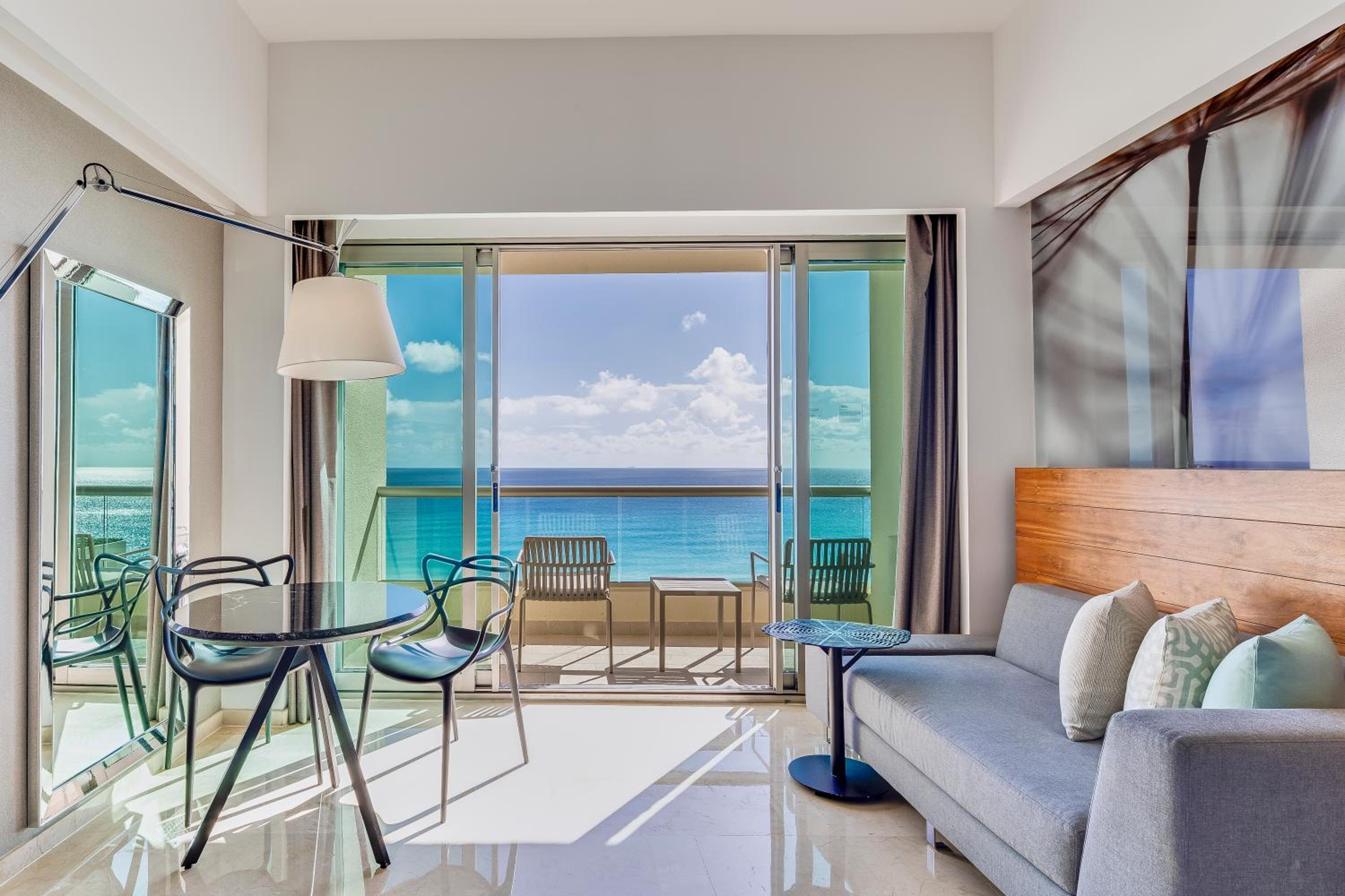 Premium Ocean Front, 1 King - Photo 1