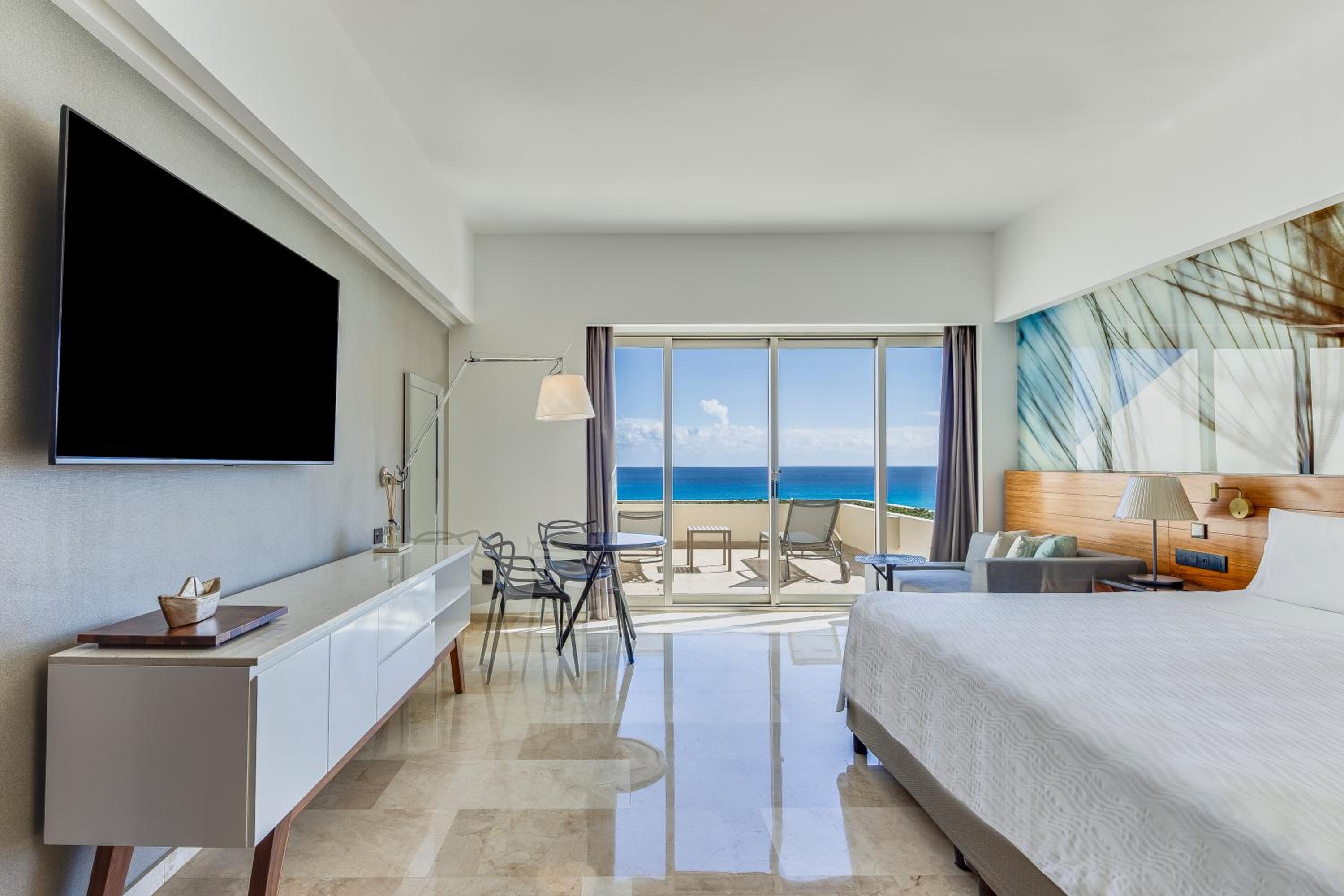 Premium Ocean Front, 1 King - Photo 4