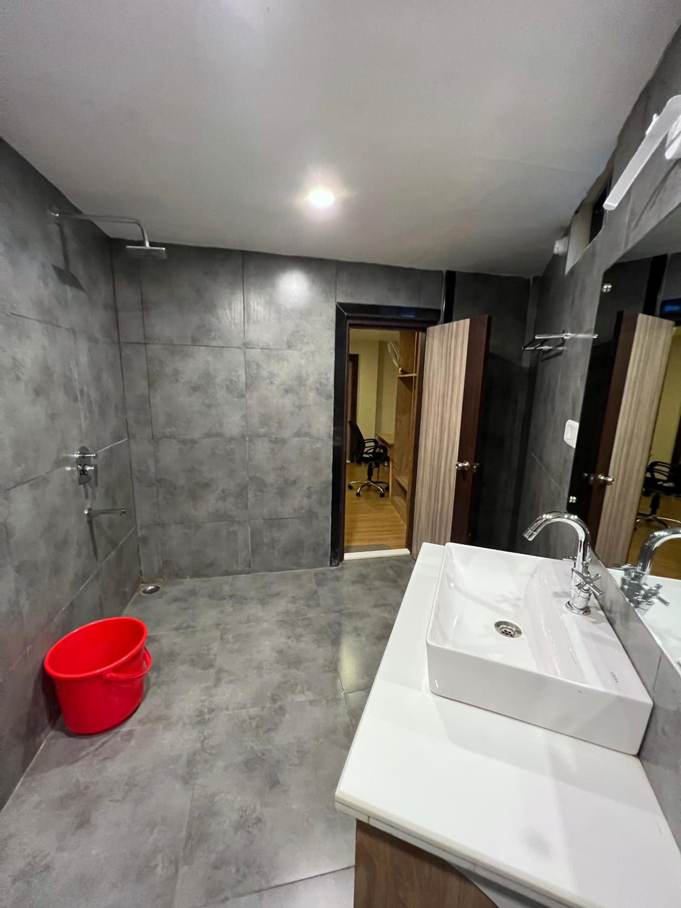 Suite - Photo 3
