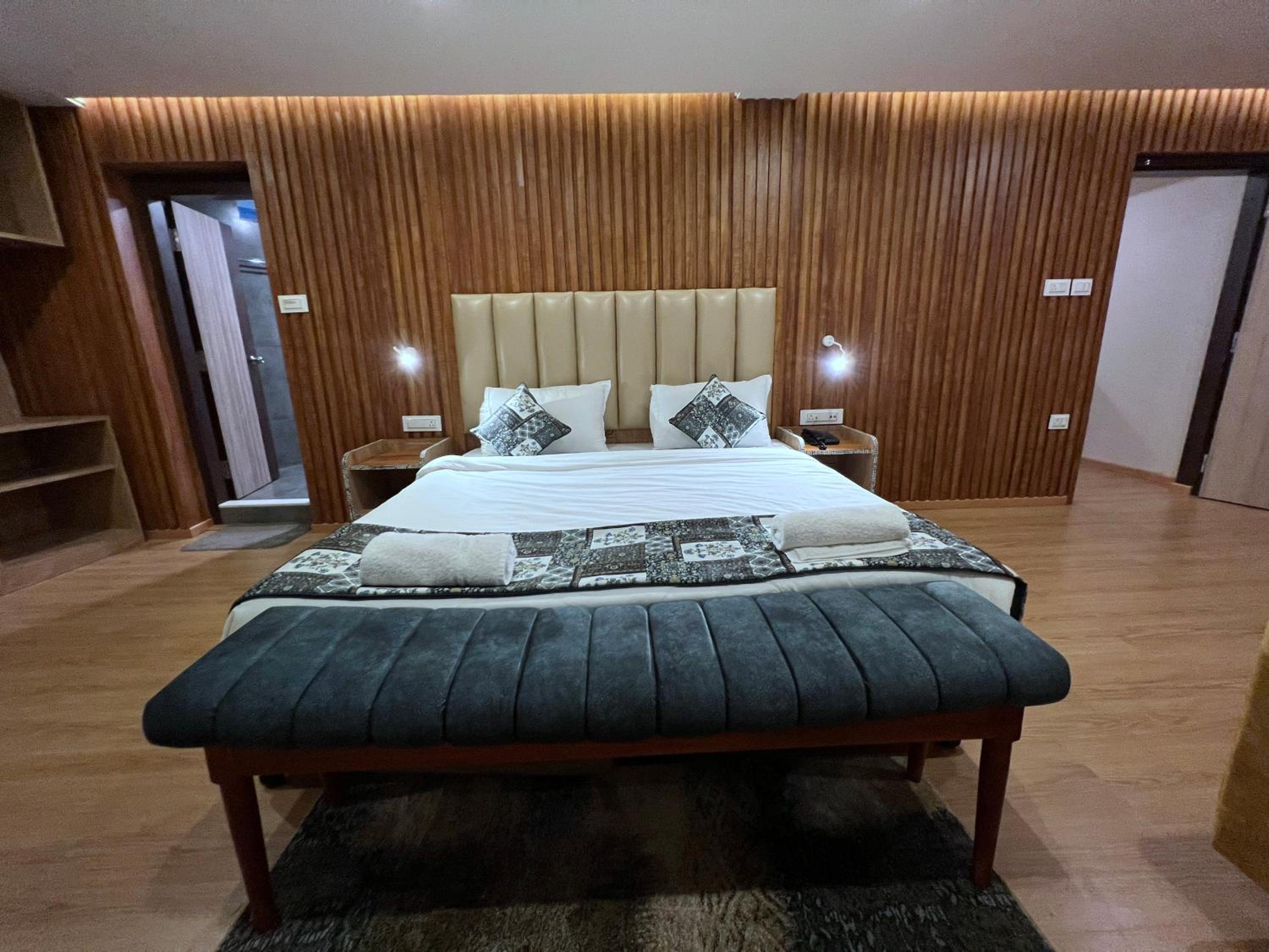 Suite - Photo 9