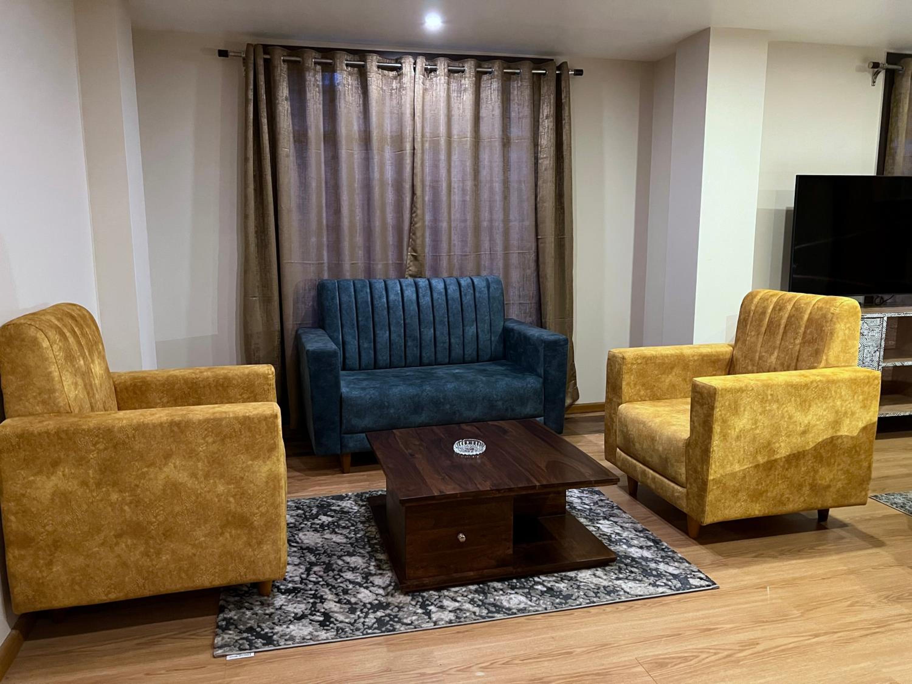 Suite - Photo 10