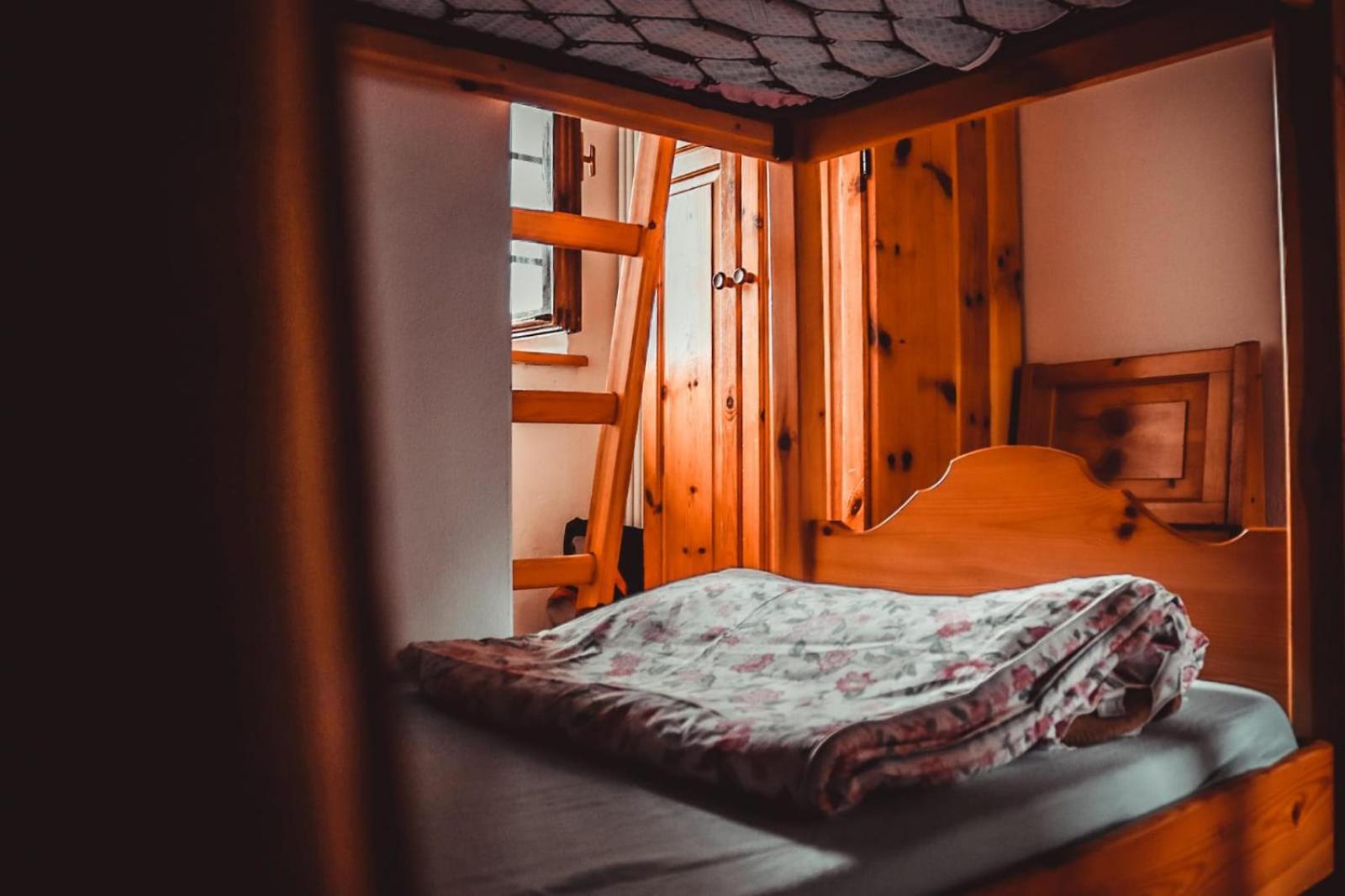 Bed in 6-Bed Dormitory Room photo 1