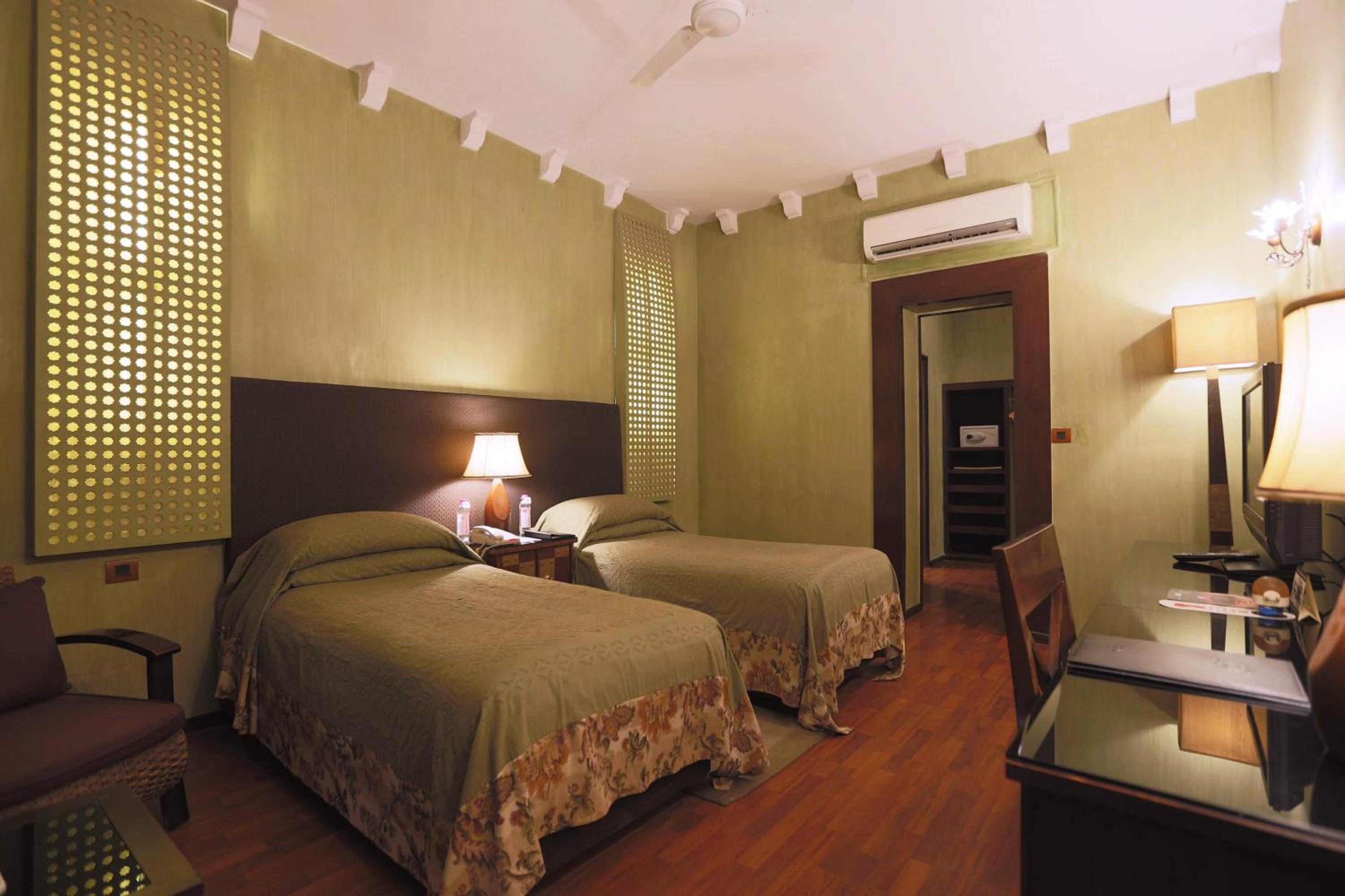 Deluxe Room - Photo 3