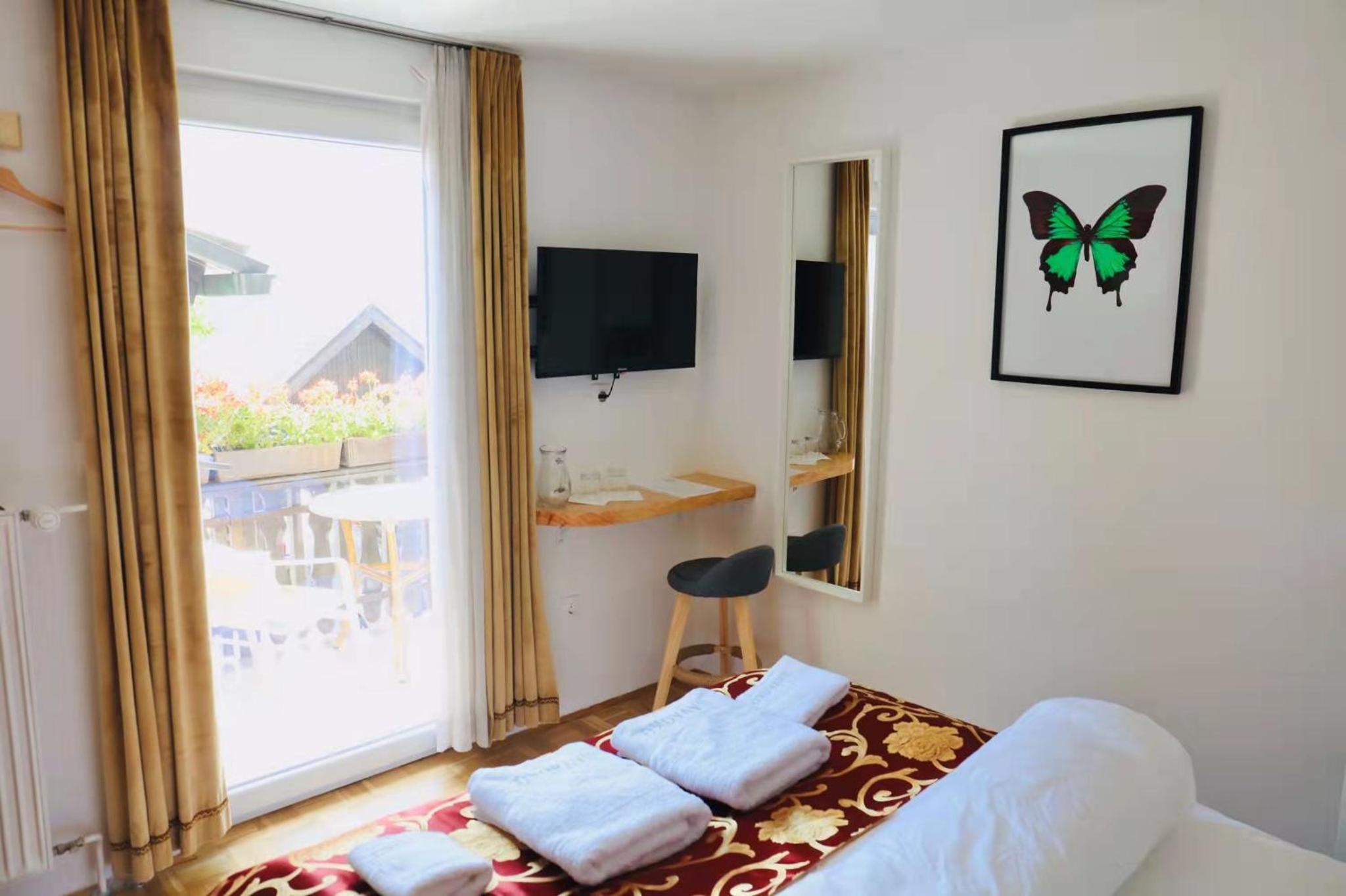 Economy Double Room - Photo 7