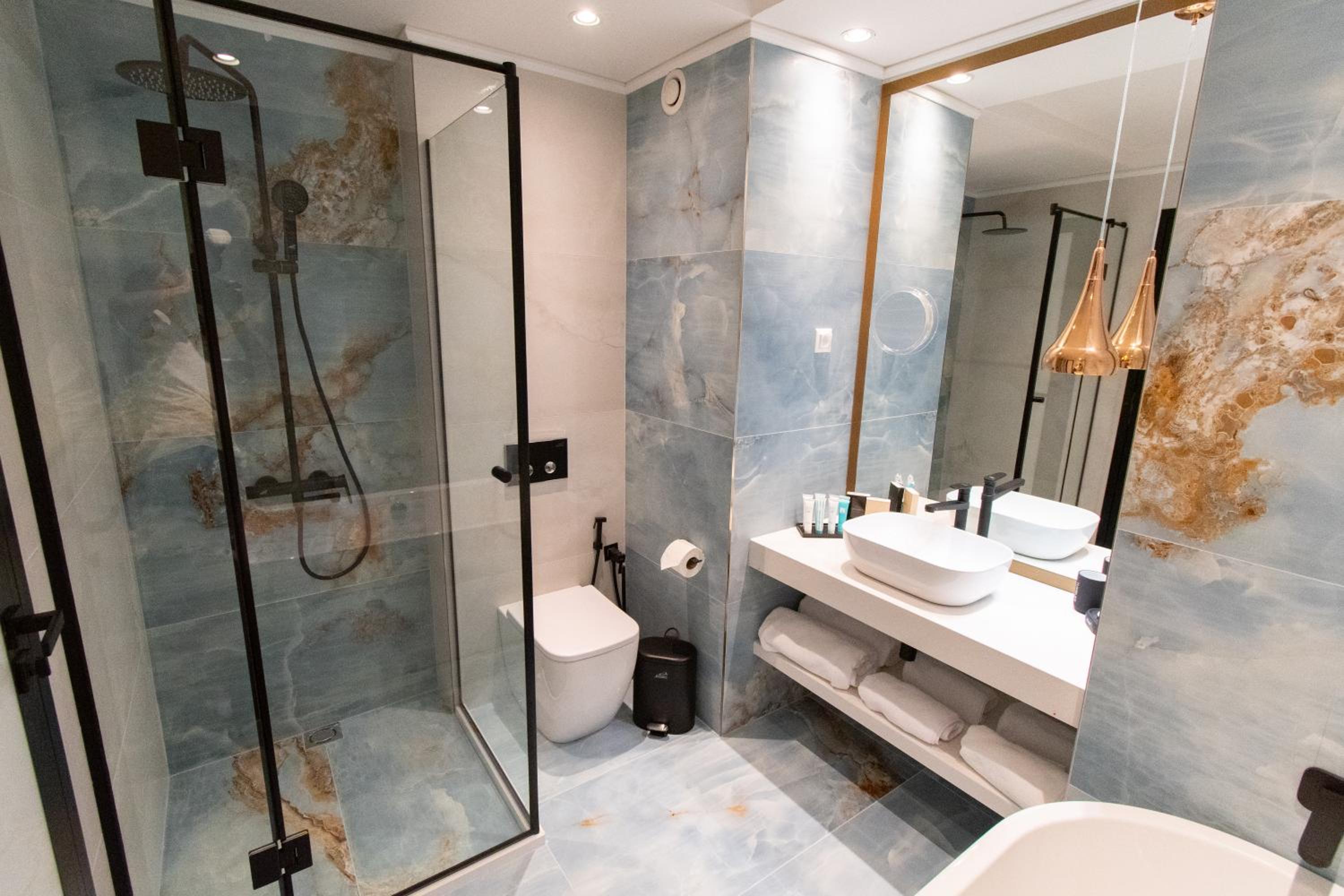 Deluxe Double or Twin Room with Sea View - Free Beach Access - Photo 7