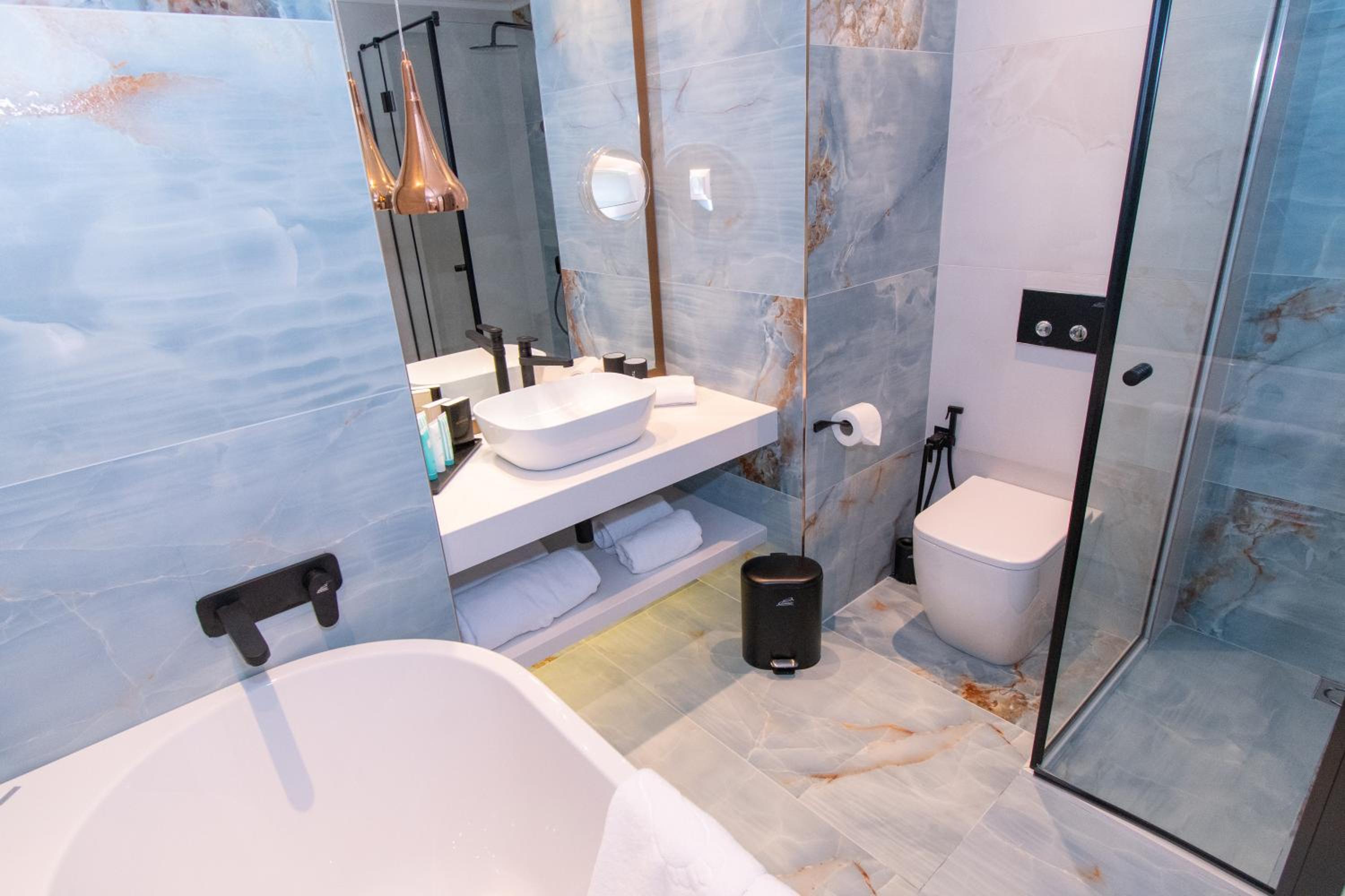 Deluxe Double or Twin Room with Sea View - Free Beach Access - Photo 10