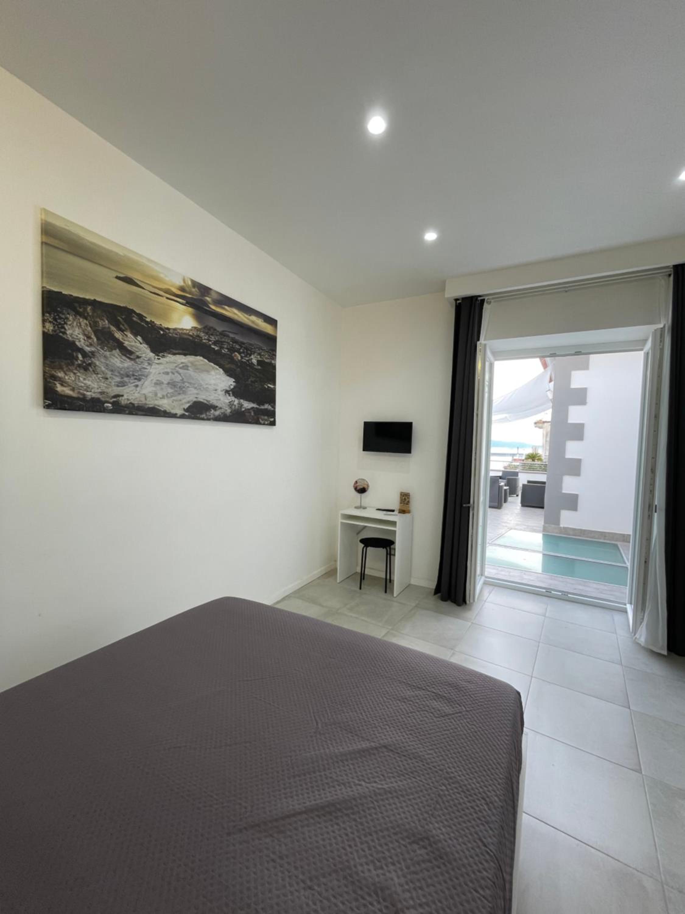Deluxe Double Room with Sea View photo 2