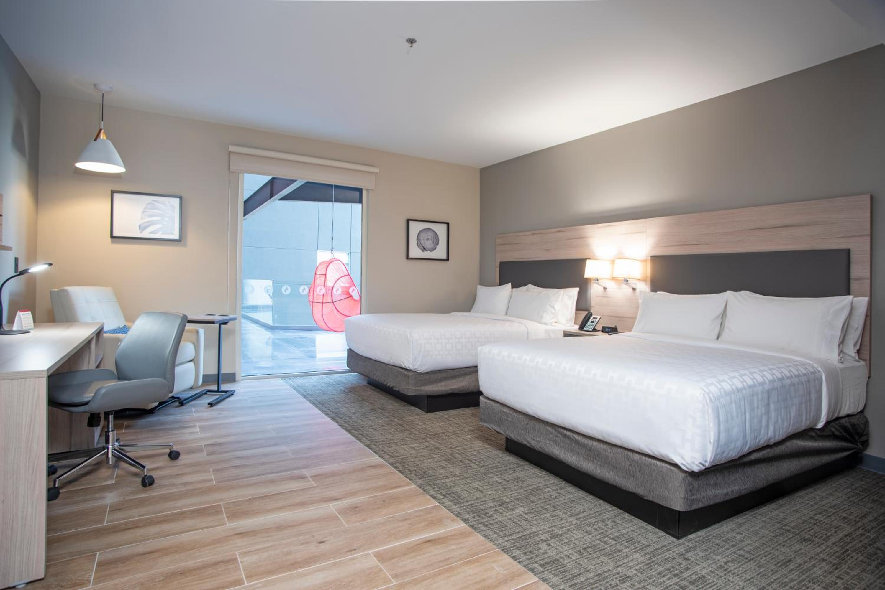 Studio Suite with Two Queen Beds - Photo 3