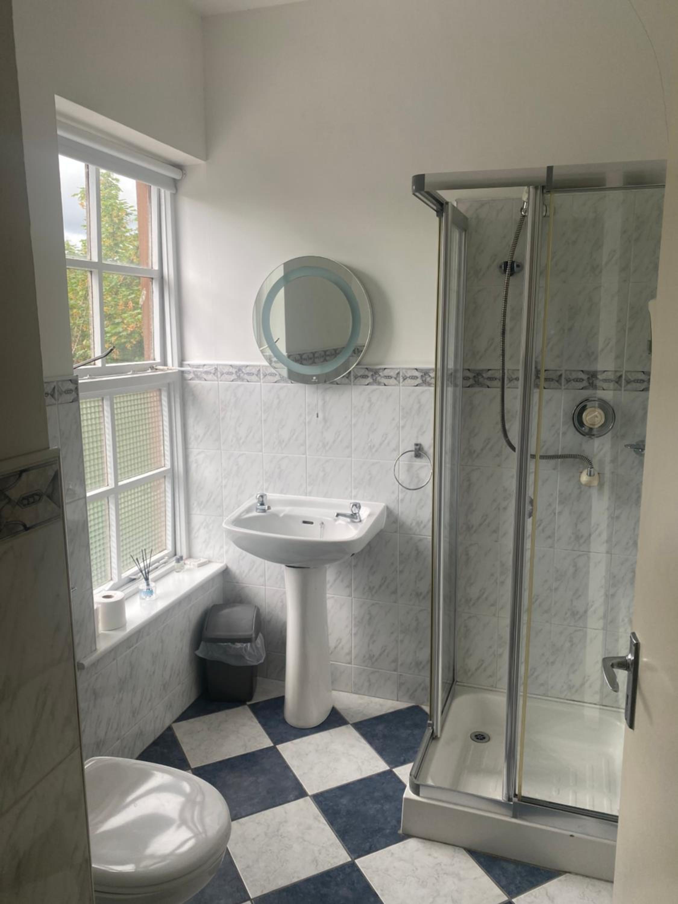 Deluxe Double Room with Shower - Photo 3