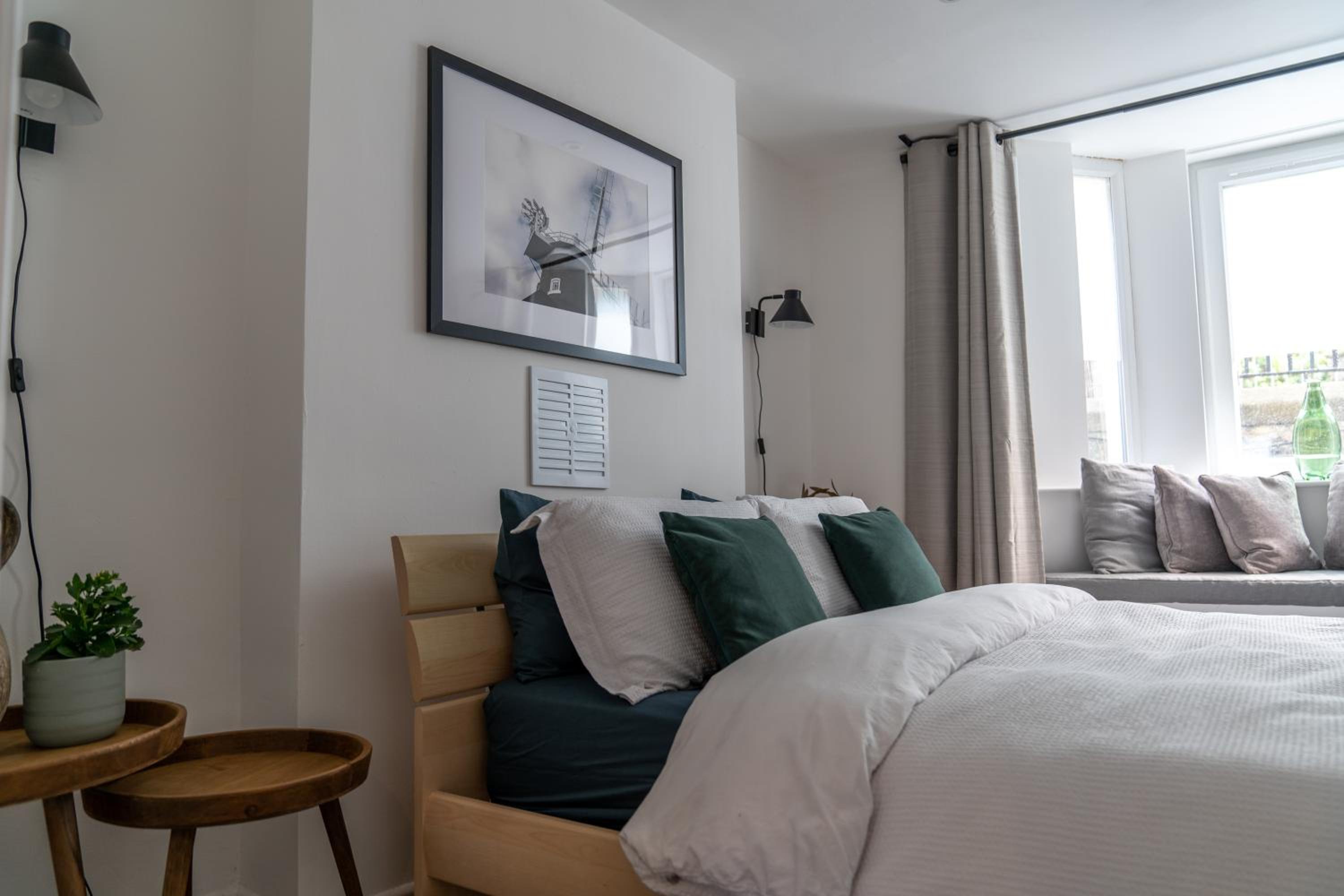 One-Bedroom Apartment - Photo 12