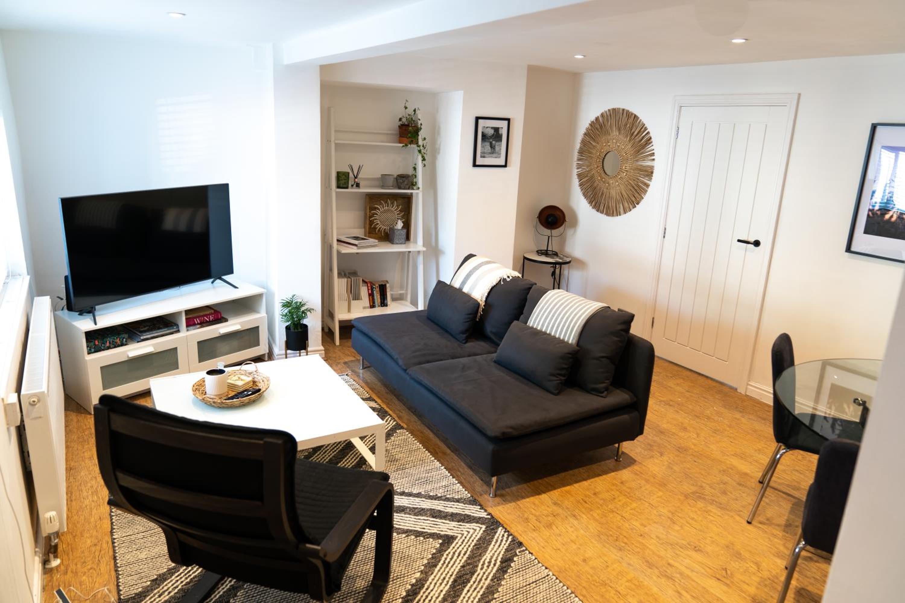 One-Bedroom Apartment - Photo 16