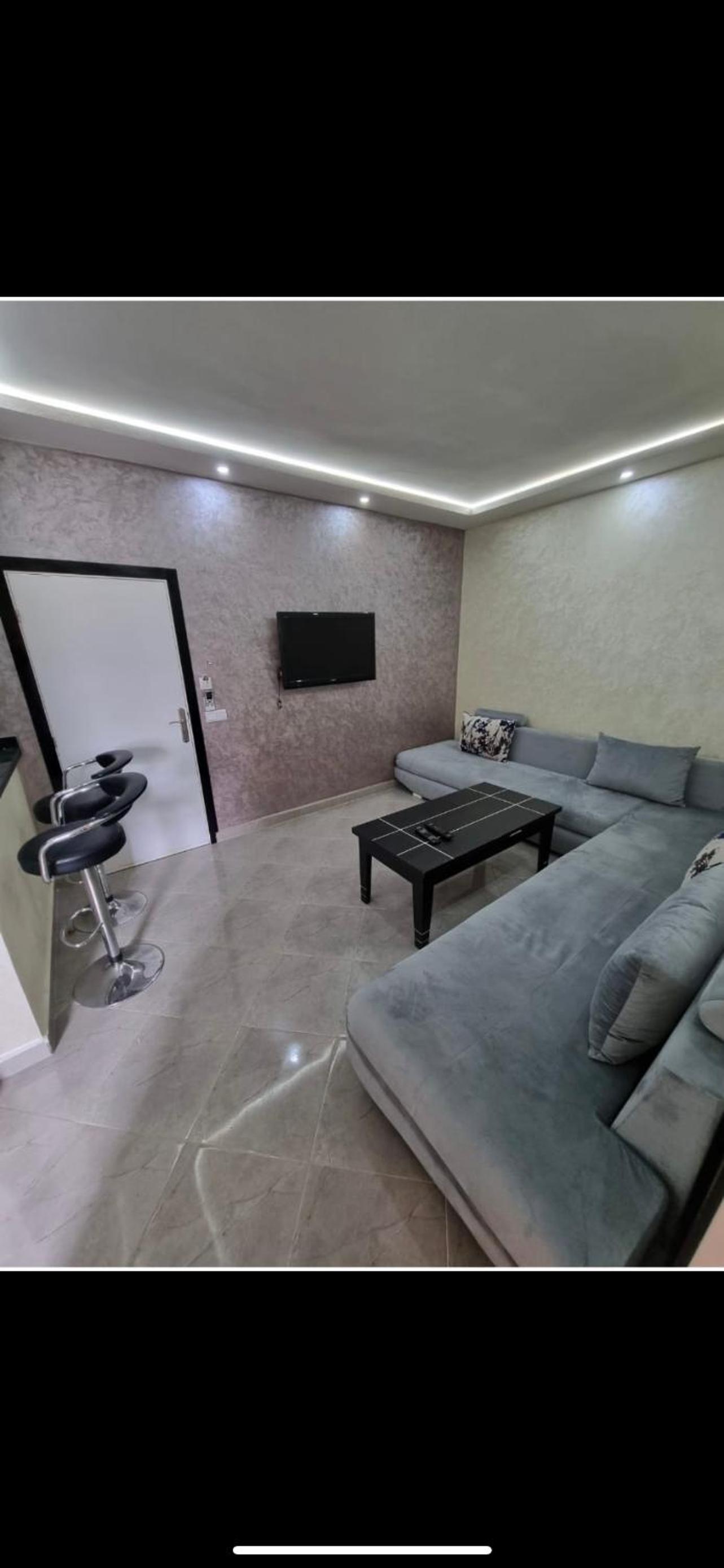 One-Bedroom Apartment - Photo 2